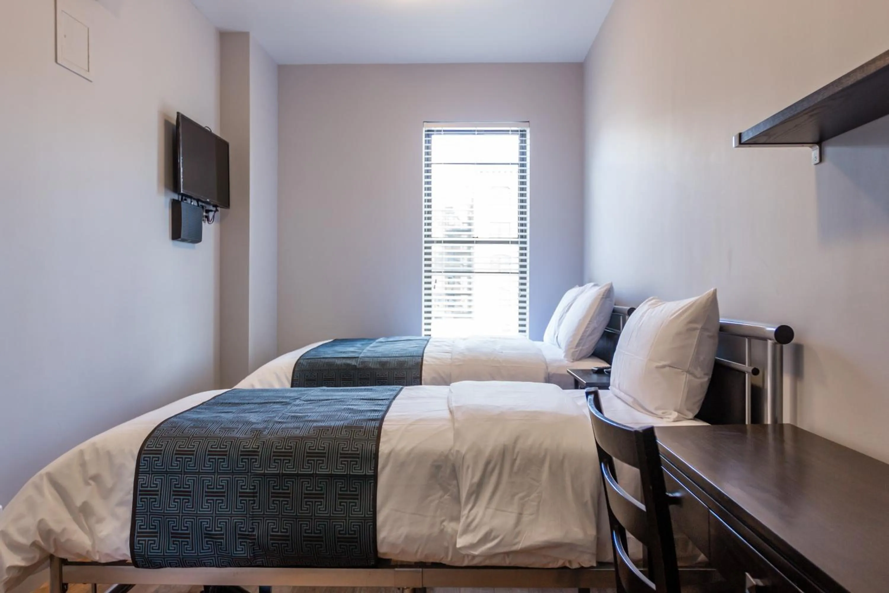 Day, Bed in The Park Ave North