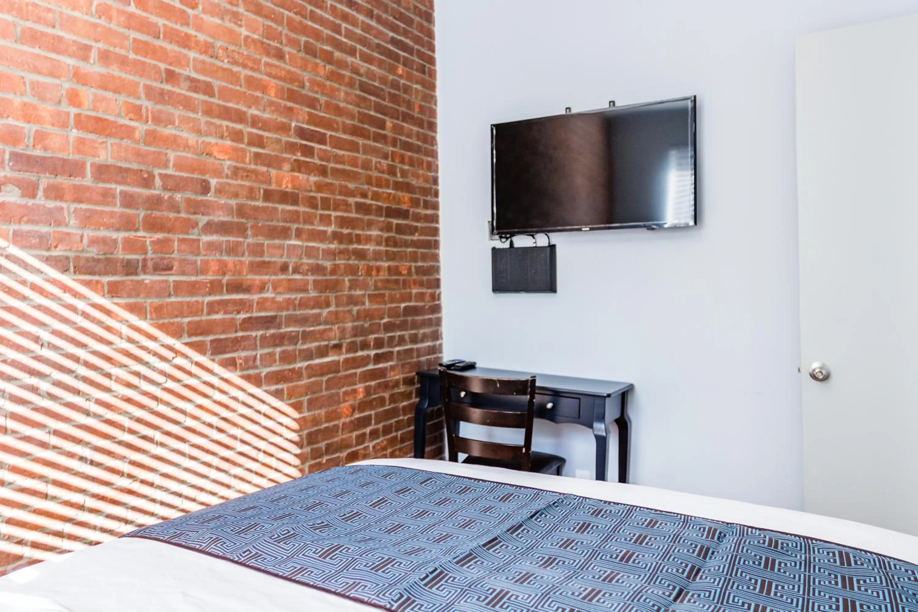 Decorative detail, Bed in The Park Ave North