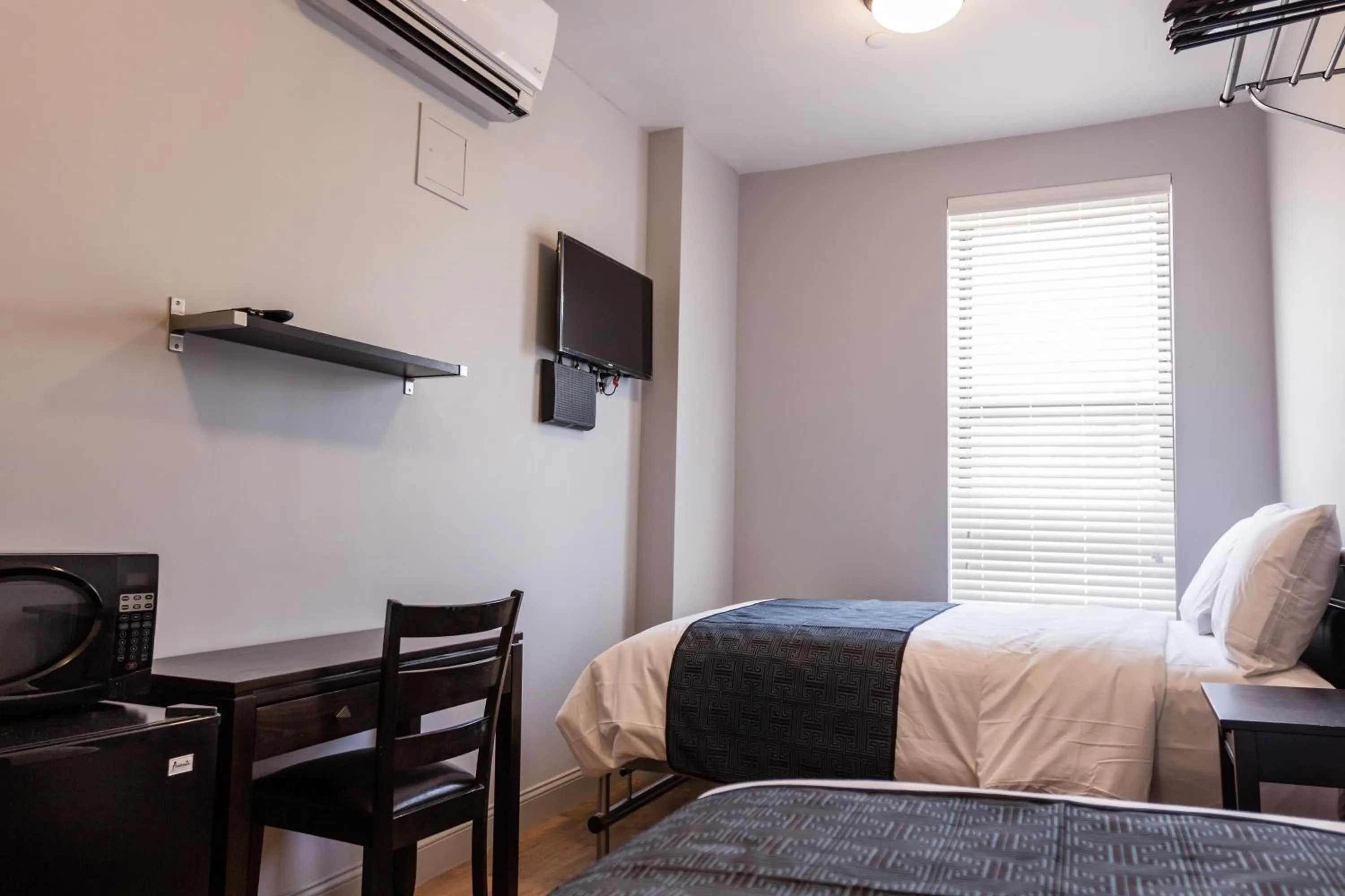 Day, Bed in The Park Ave North