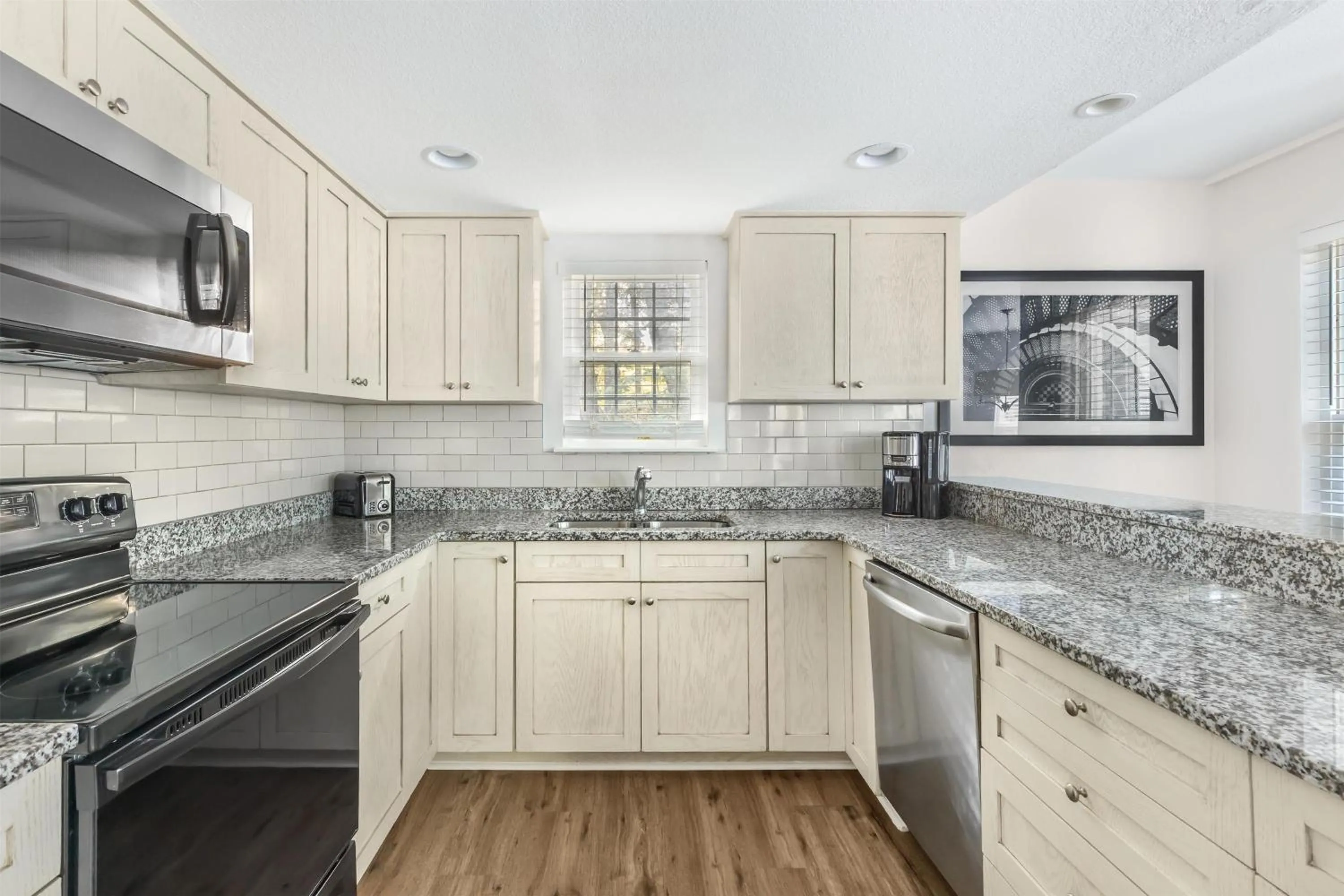 Kitchen or kitchenette in Hilton Vacation Club Beachwoods Kitty Hawk