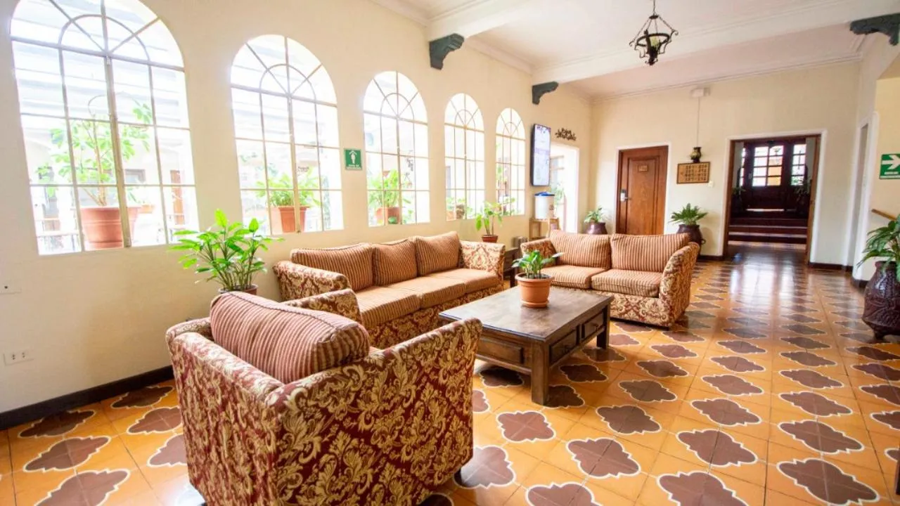Seating area in Hotel Pensión Bonifaz