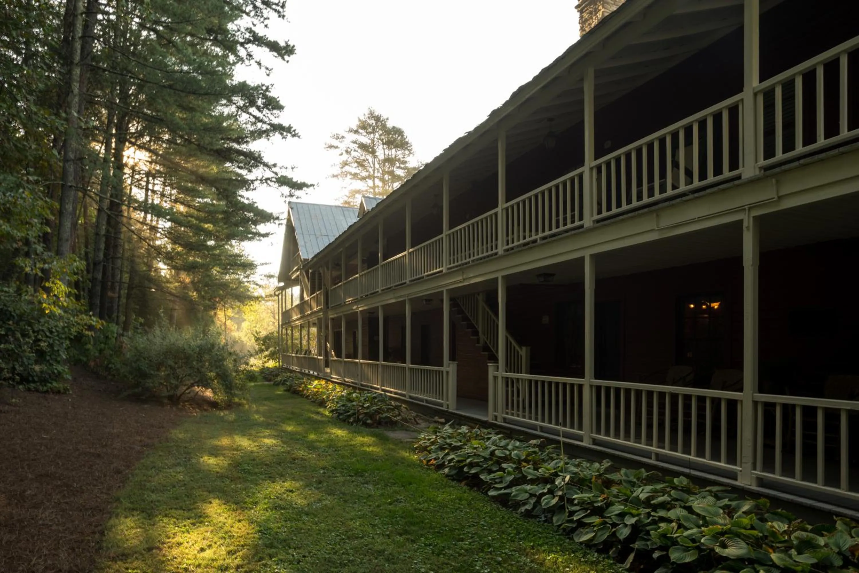 Facade/entrance in Glen-Ella Springs Hotel & Restaurant