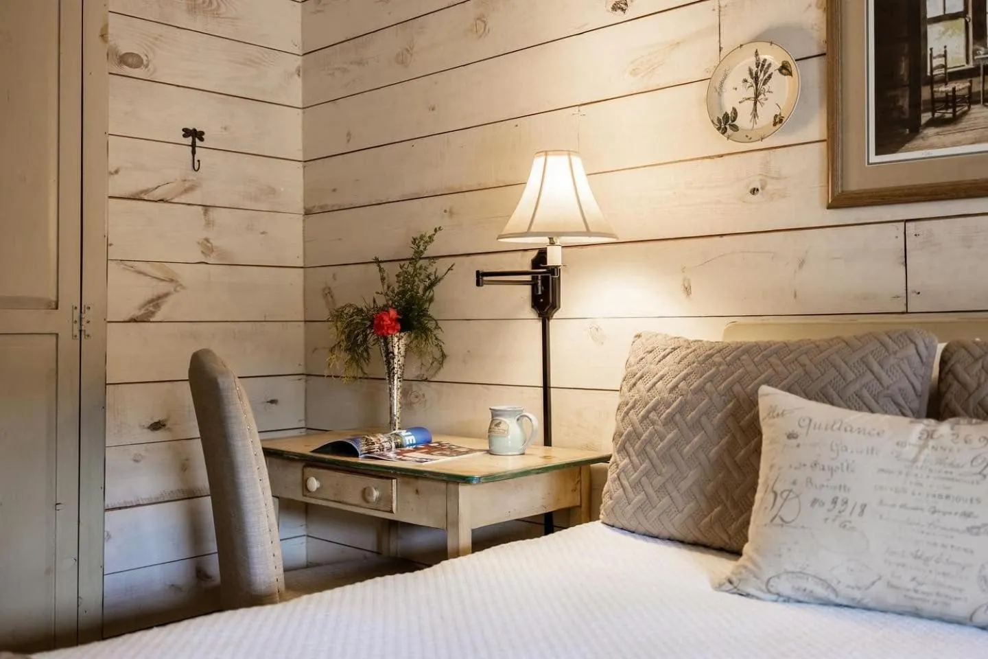 Bed in Glen-Ella Springs Hotel & Restaurant