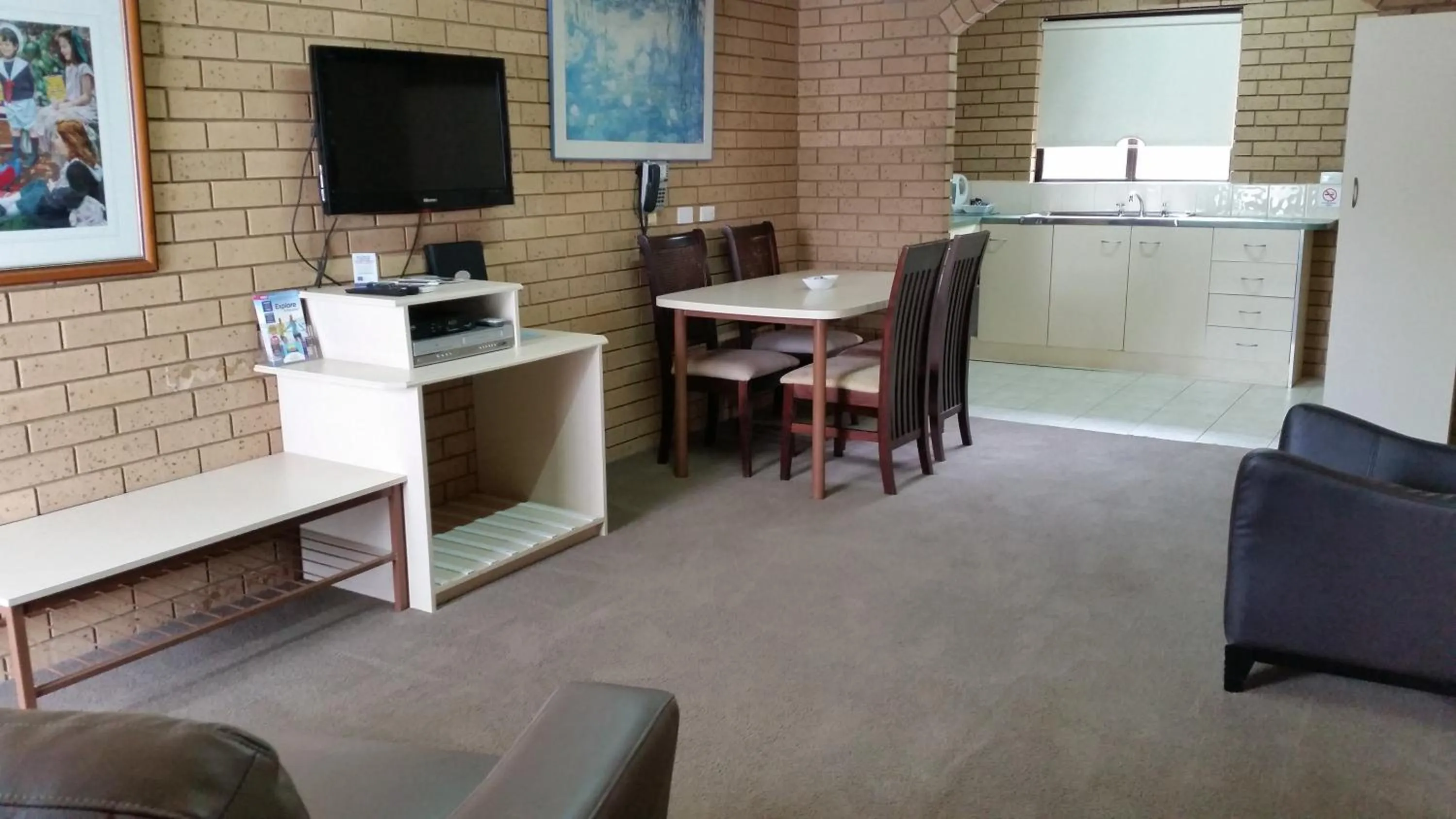 Shower in Sunrise Motel