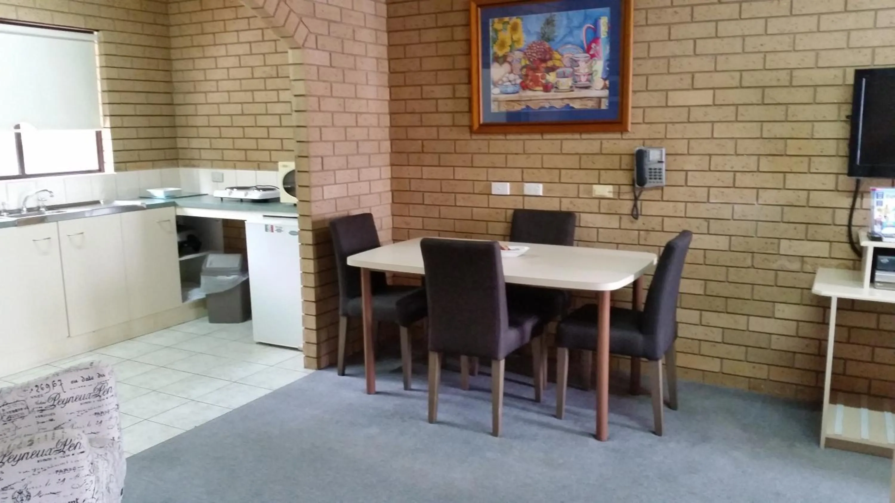 Coffee/tea facilities in Sunrise Motel