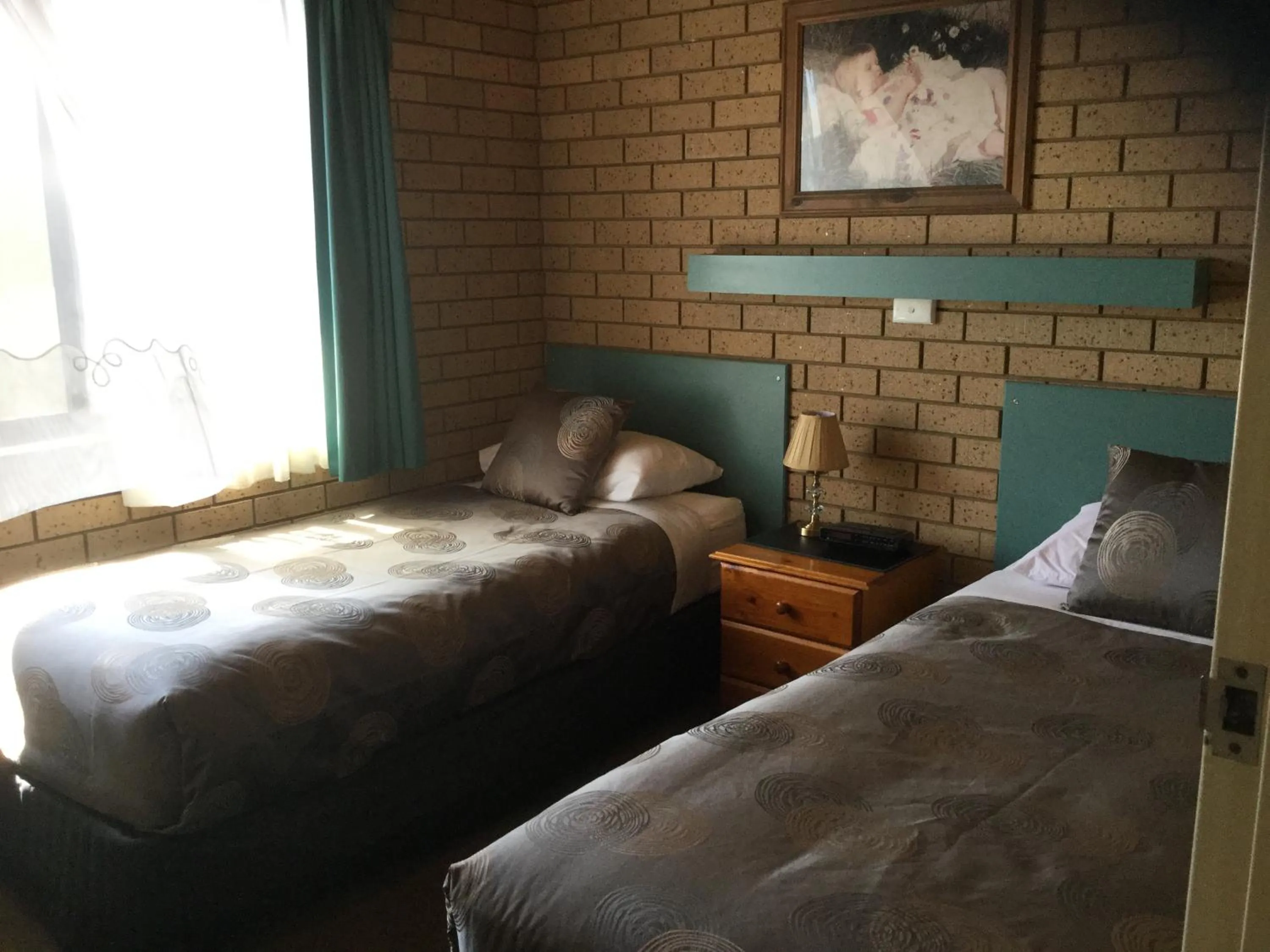 Bedroom, Bed in Sunrise Motel