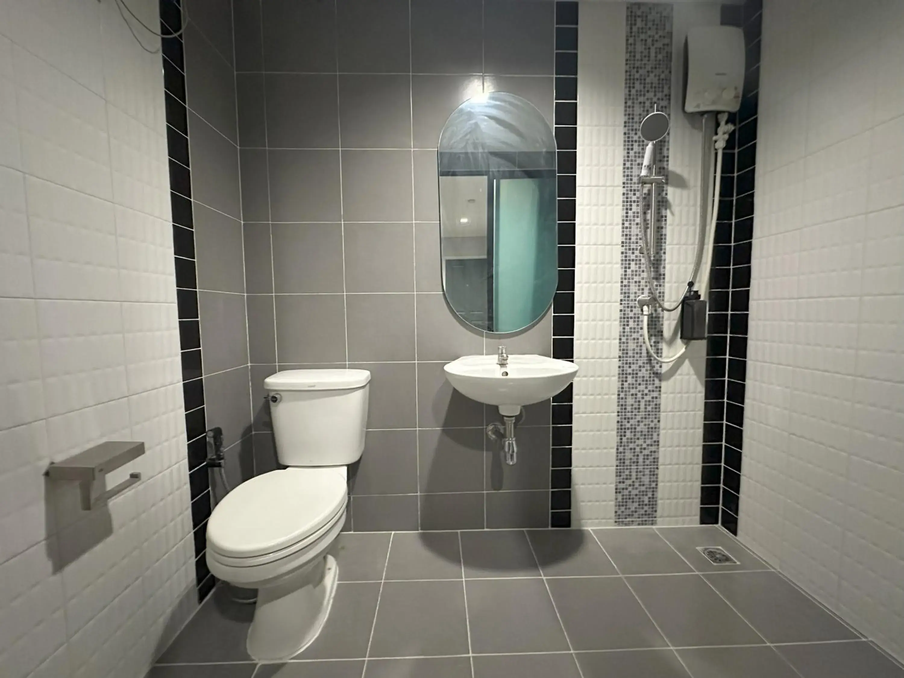 Shower in Bed-room at Suvarnabhumi Airport - Newly renovated Shower in Bed-room at Suvarnabhumi Airport - Newly renovated