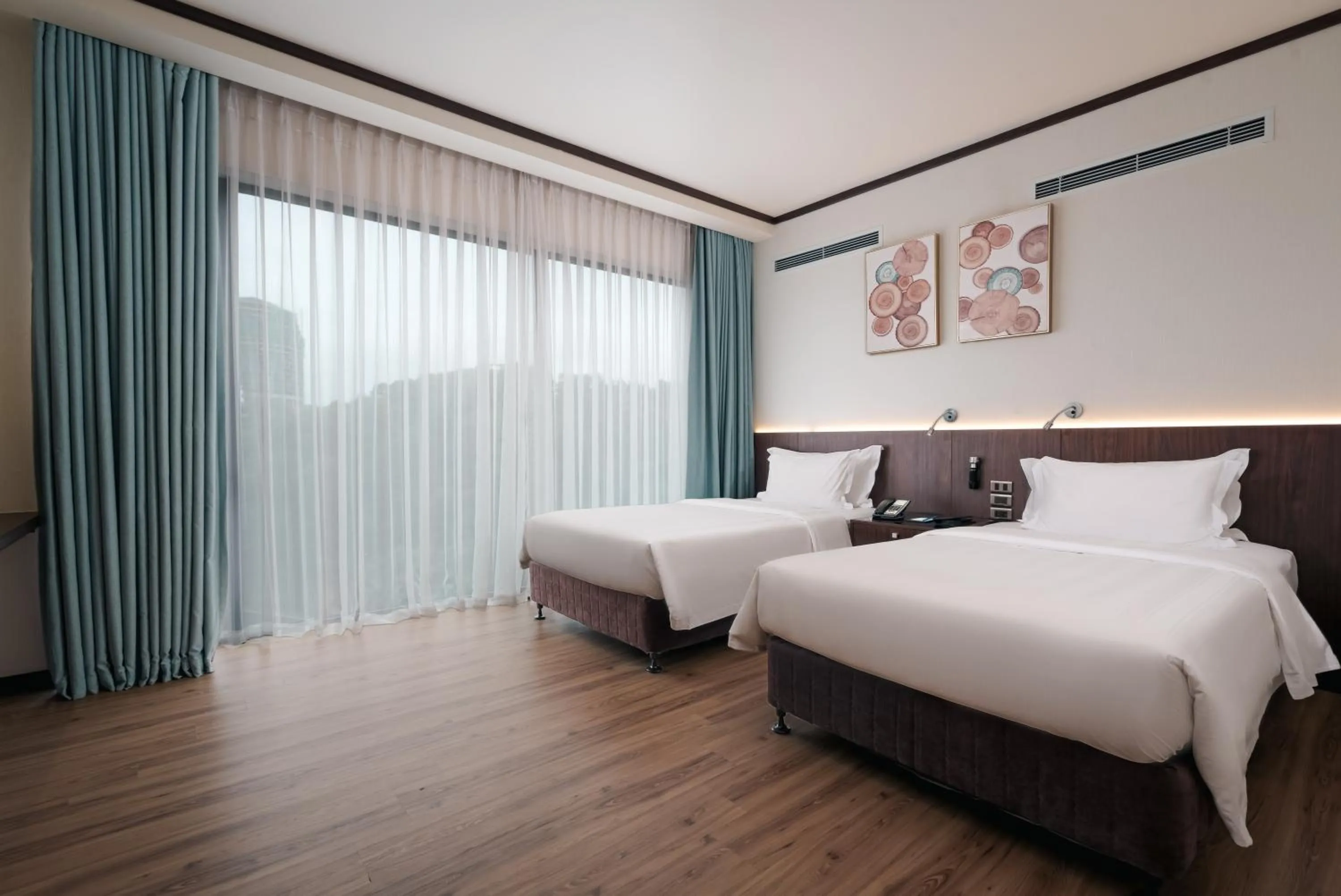 Bed in Wyndham Legend Halong