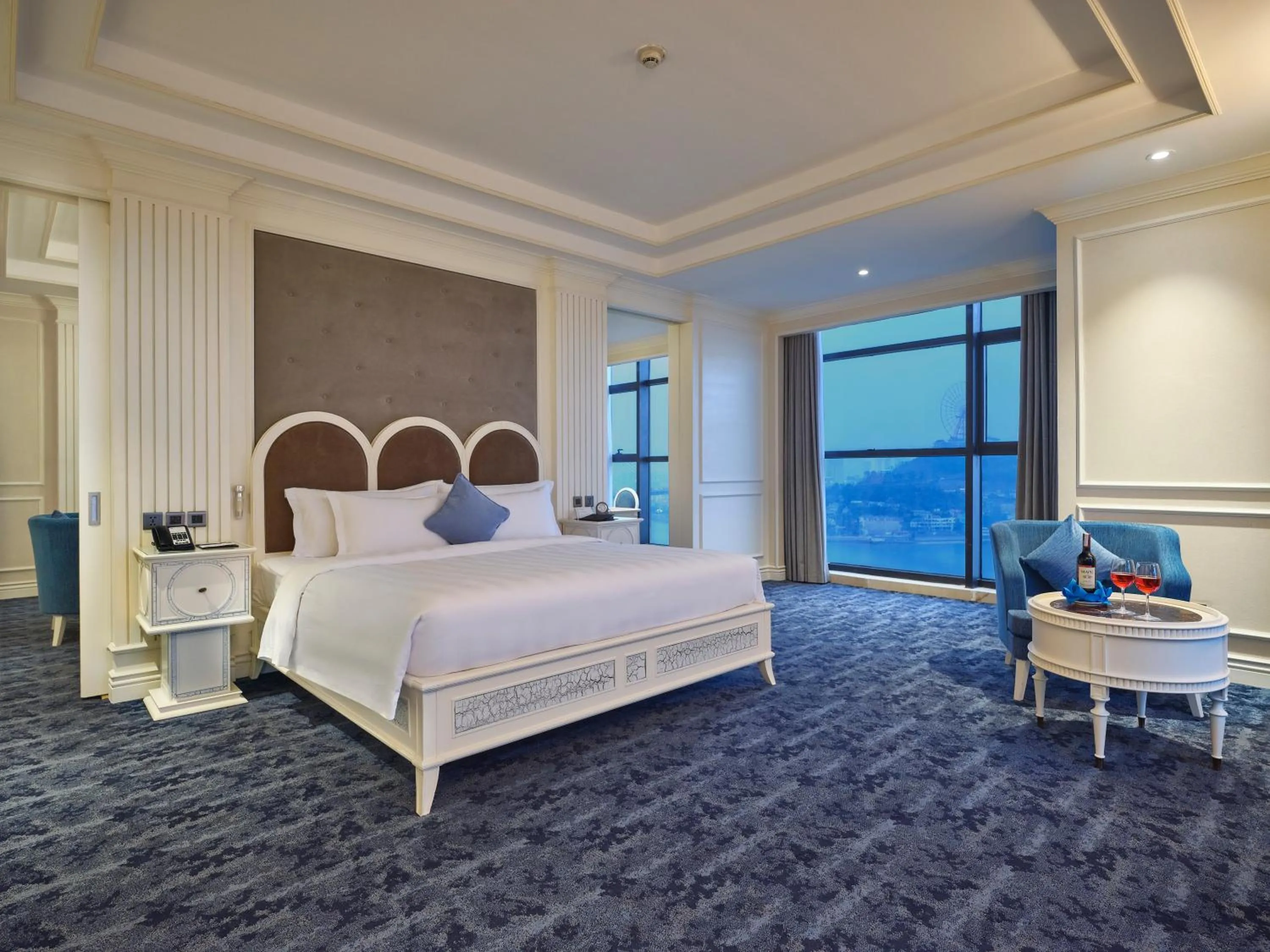 Bed in Wyndham Legend Halong
