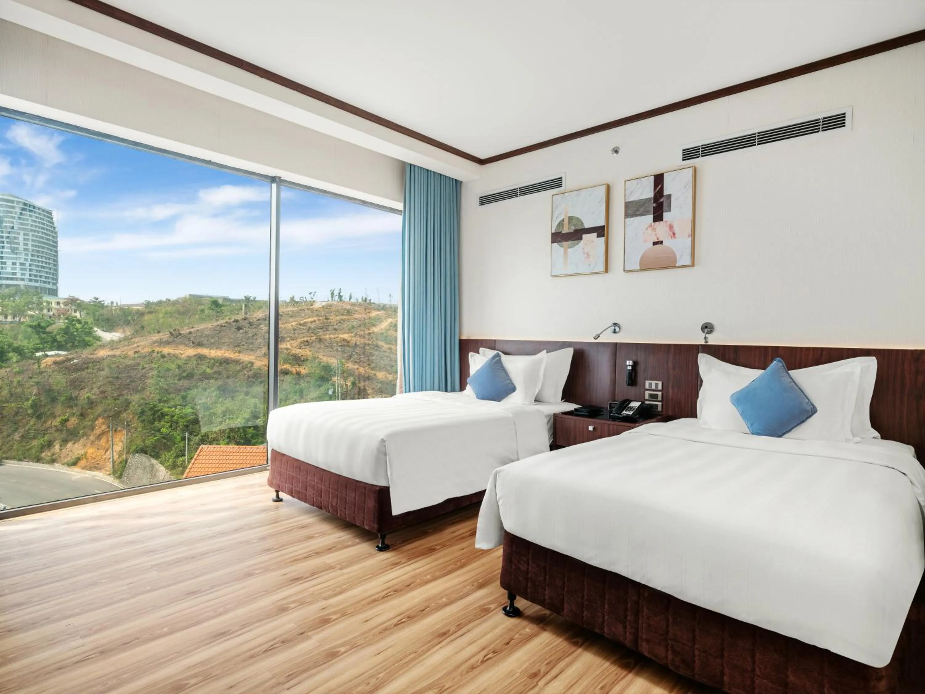 Bed in Wyndham Legend Halong