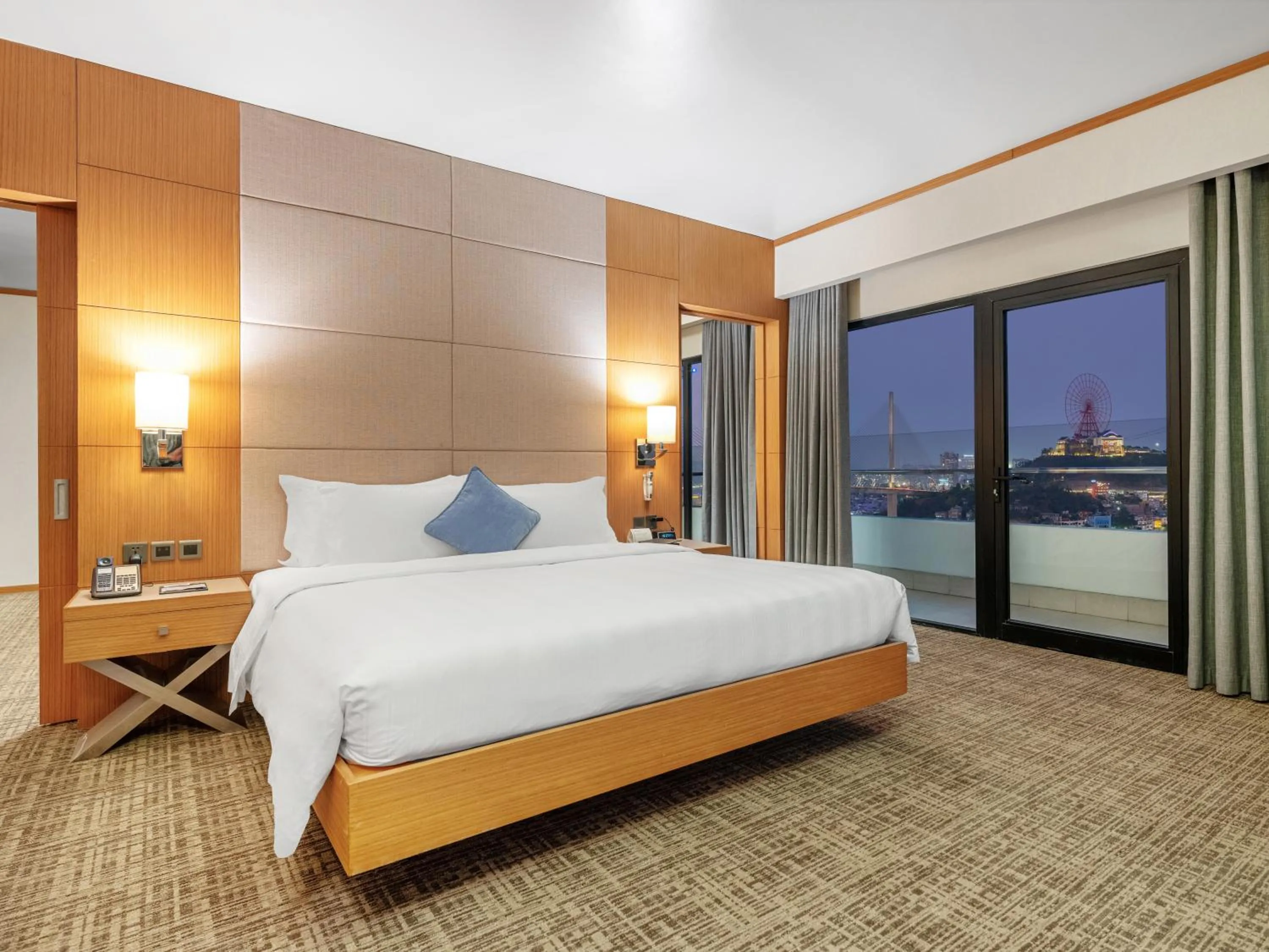 Bed in Wyndham Legend Halong