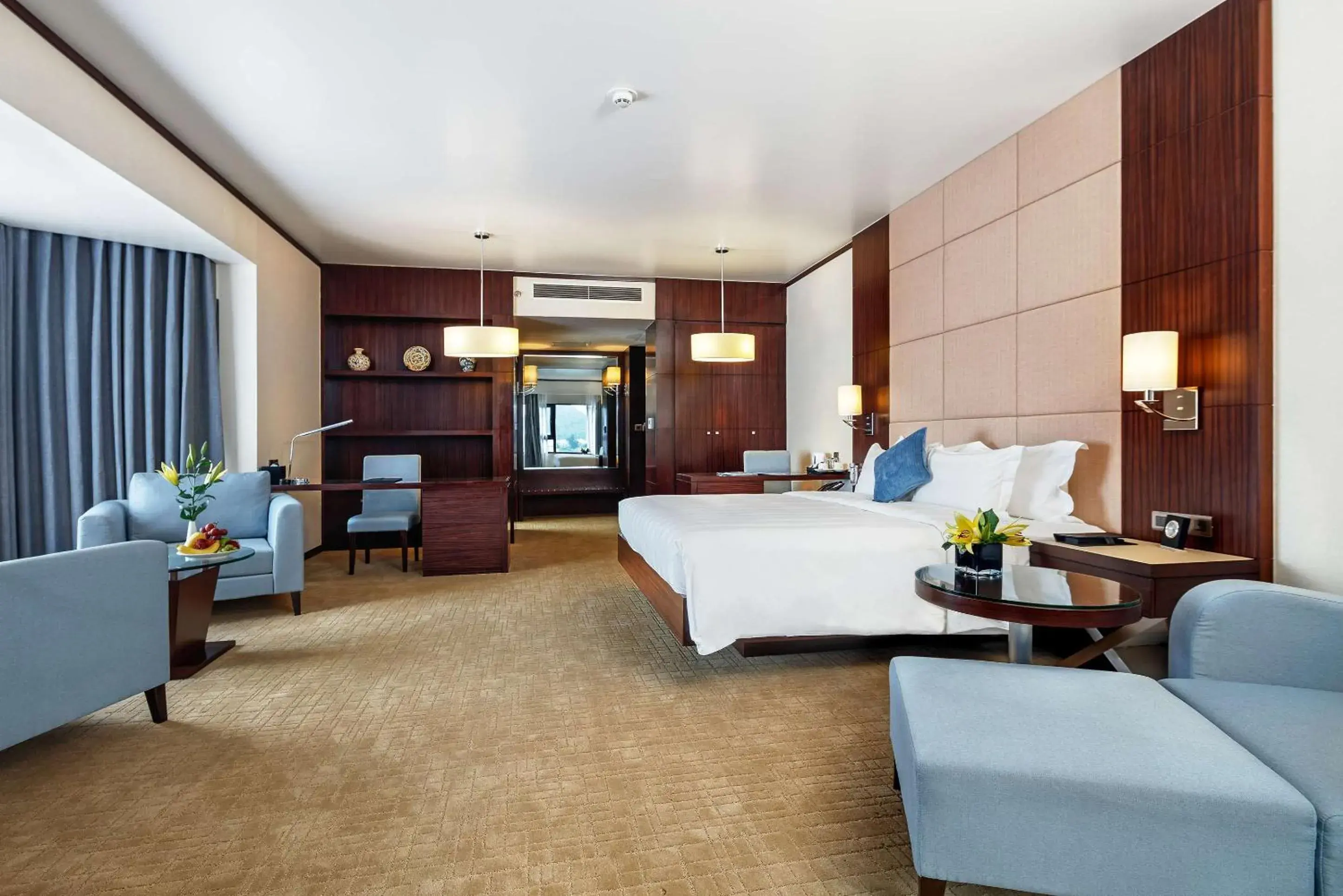 Photo of the whole room, Bed in Wyndham Legend Halong Photo of the whole room, Bed in Wyndham Legend Halong