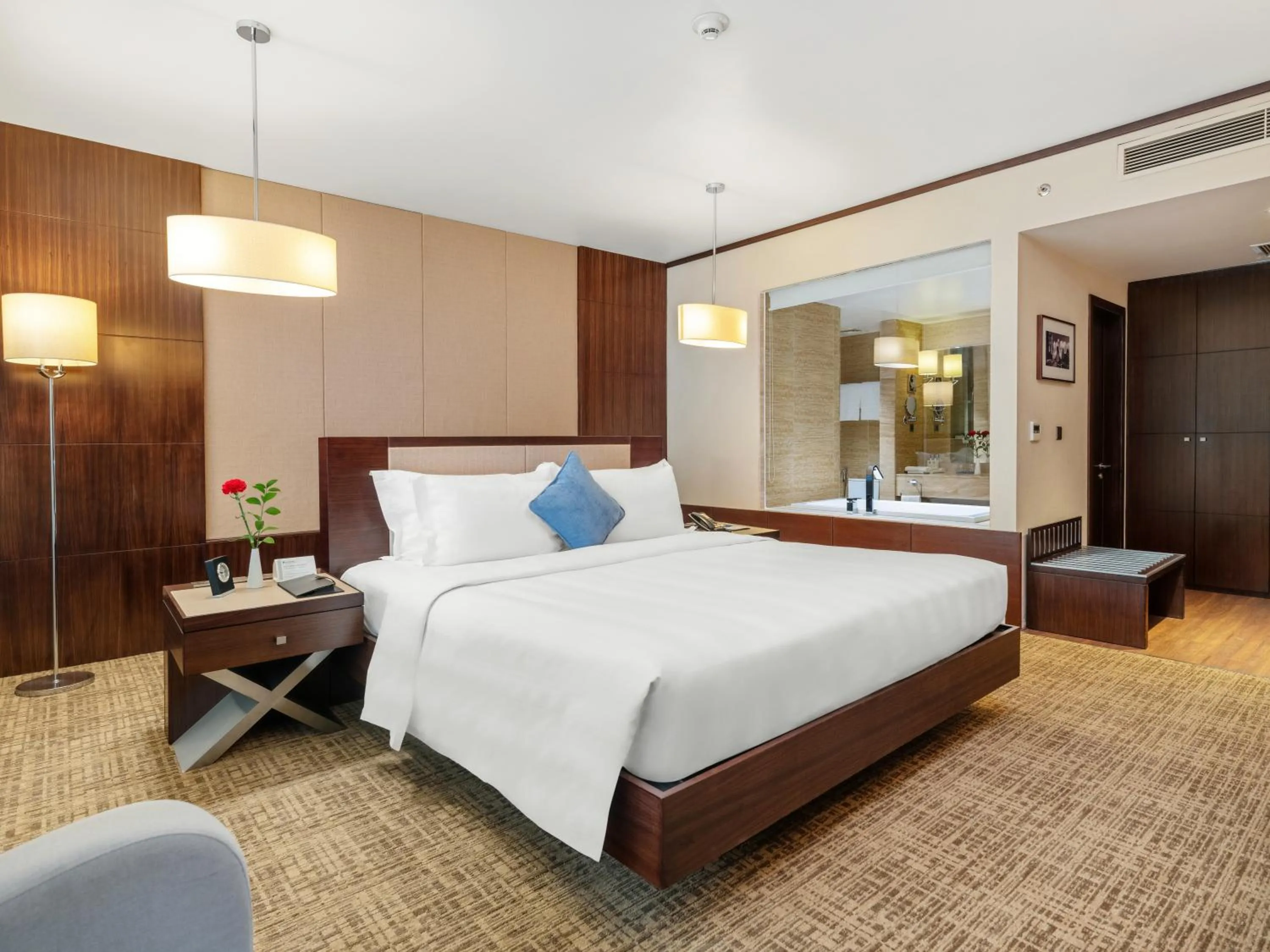 Bed in Wyndham Legend Halong