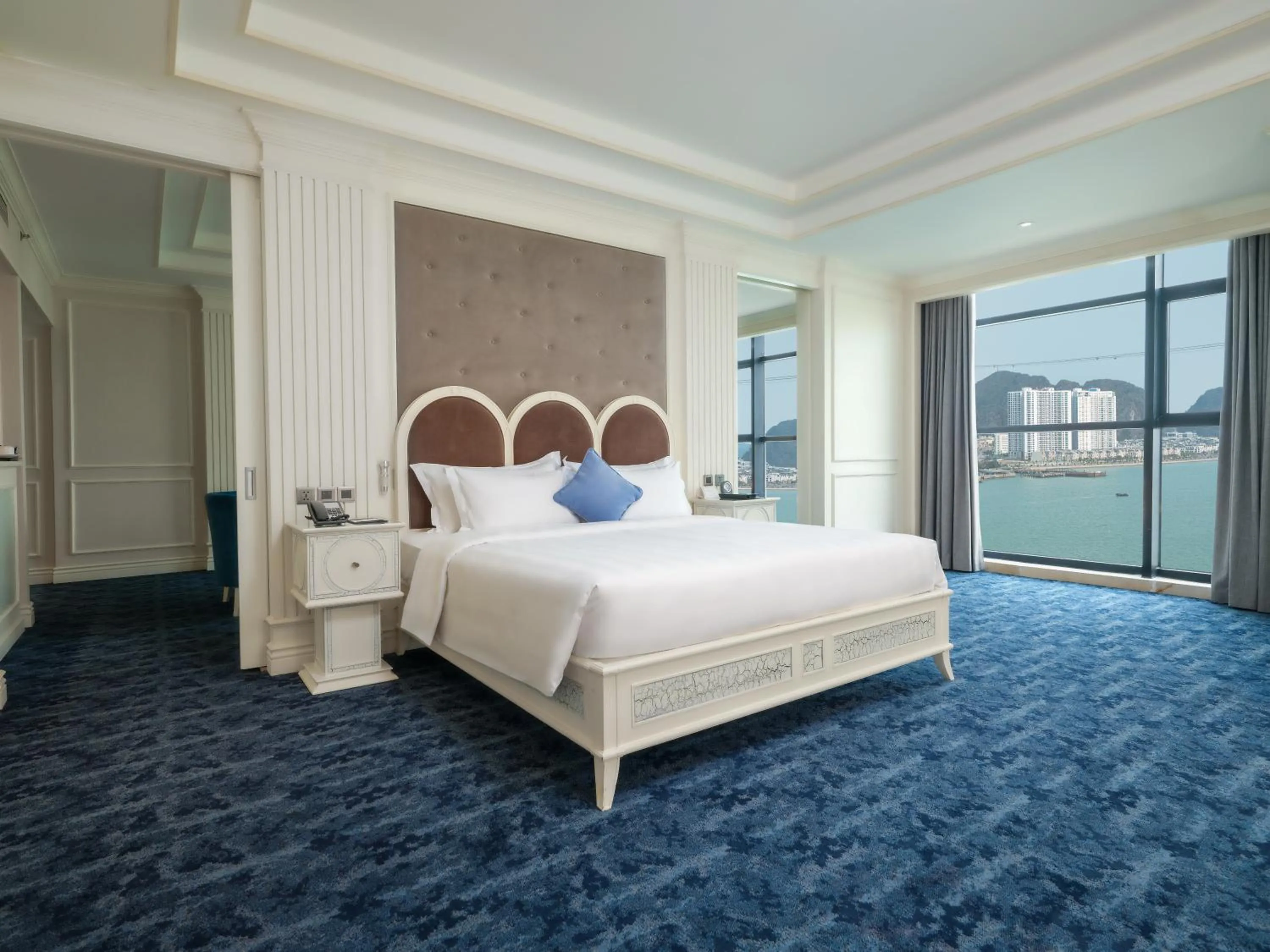 Bed in Wyndham Legend Halong