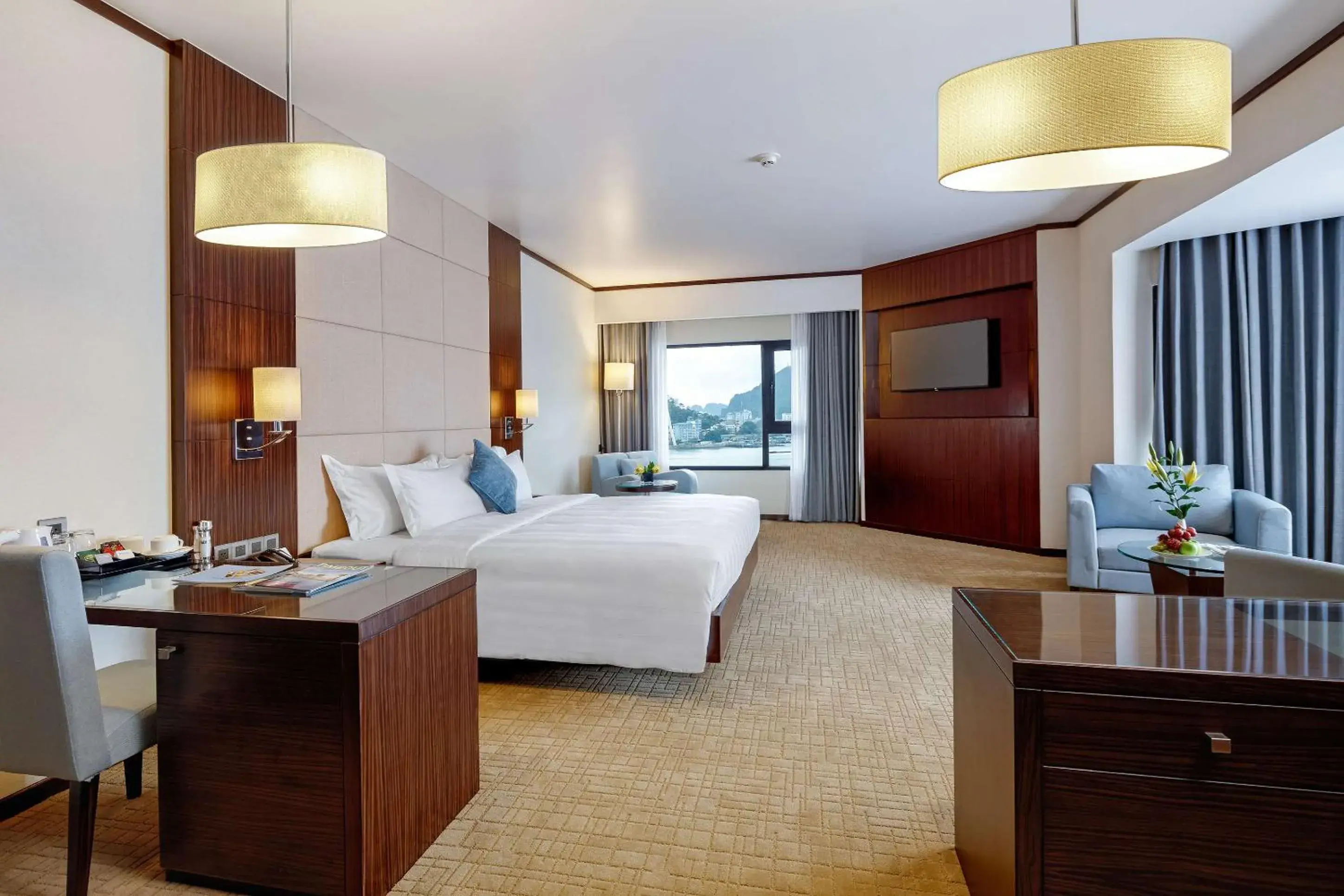 Photo of the whole room, Bed in Wyndham Legend Halong Photo of the whole room, Bed in Wyndham Legend Halong