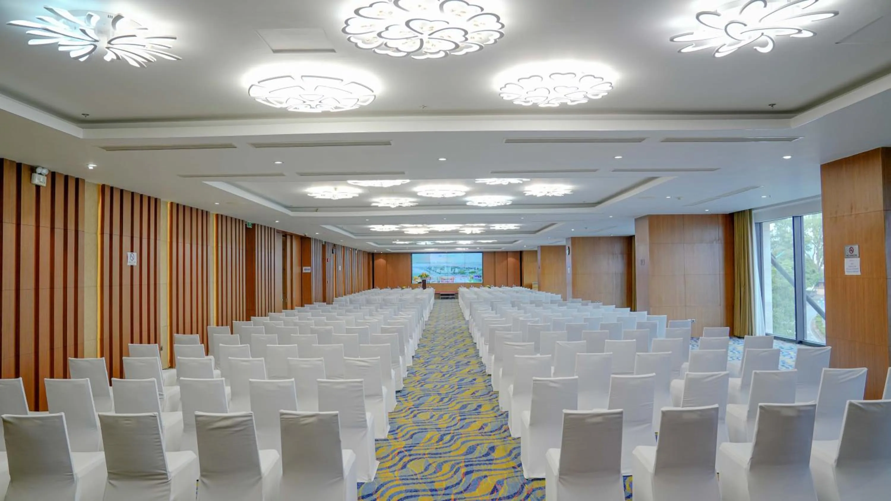 Wyndham Legend Halong