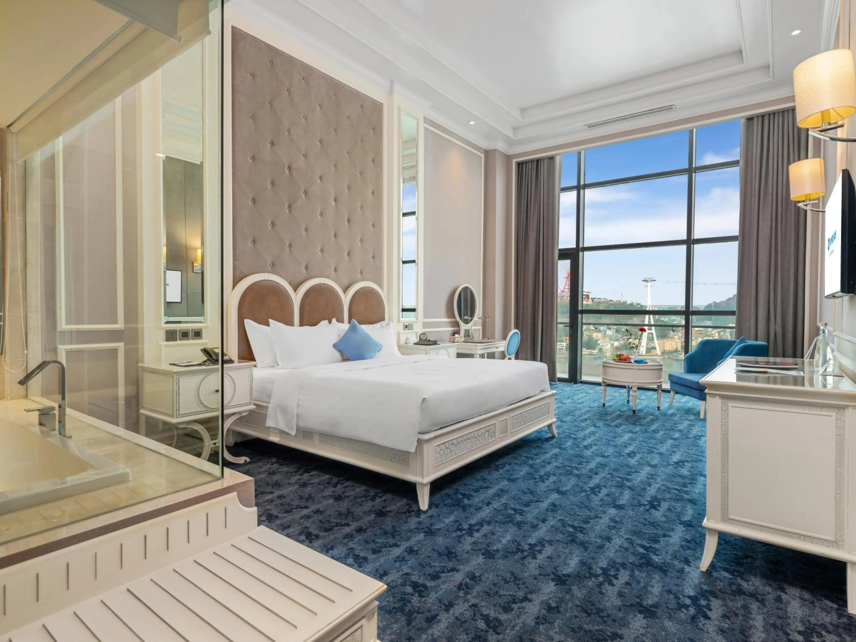 Bed in Wyndham Legend Halong