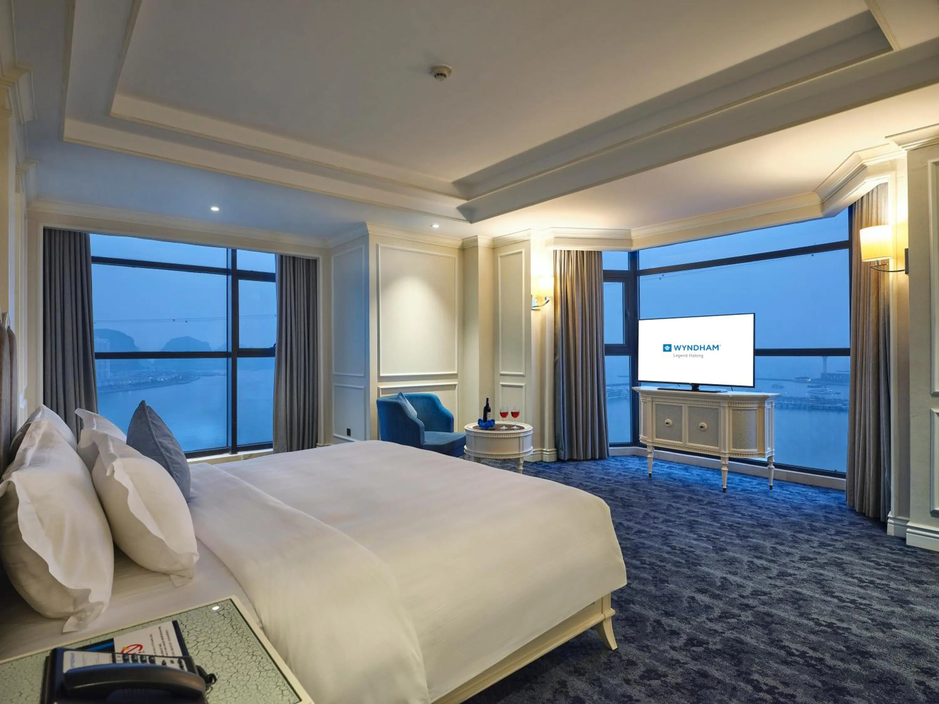 Bed in Wyndham Legend Halong