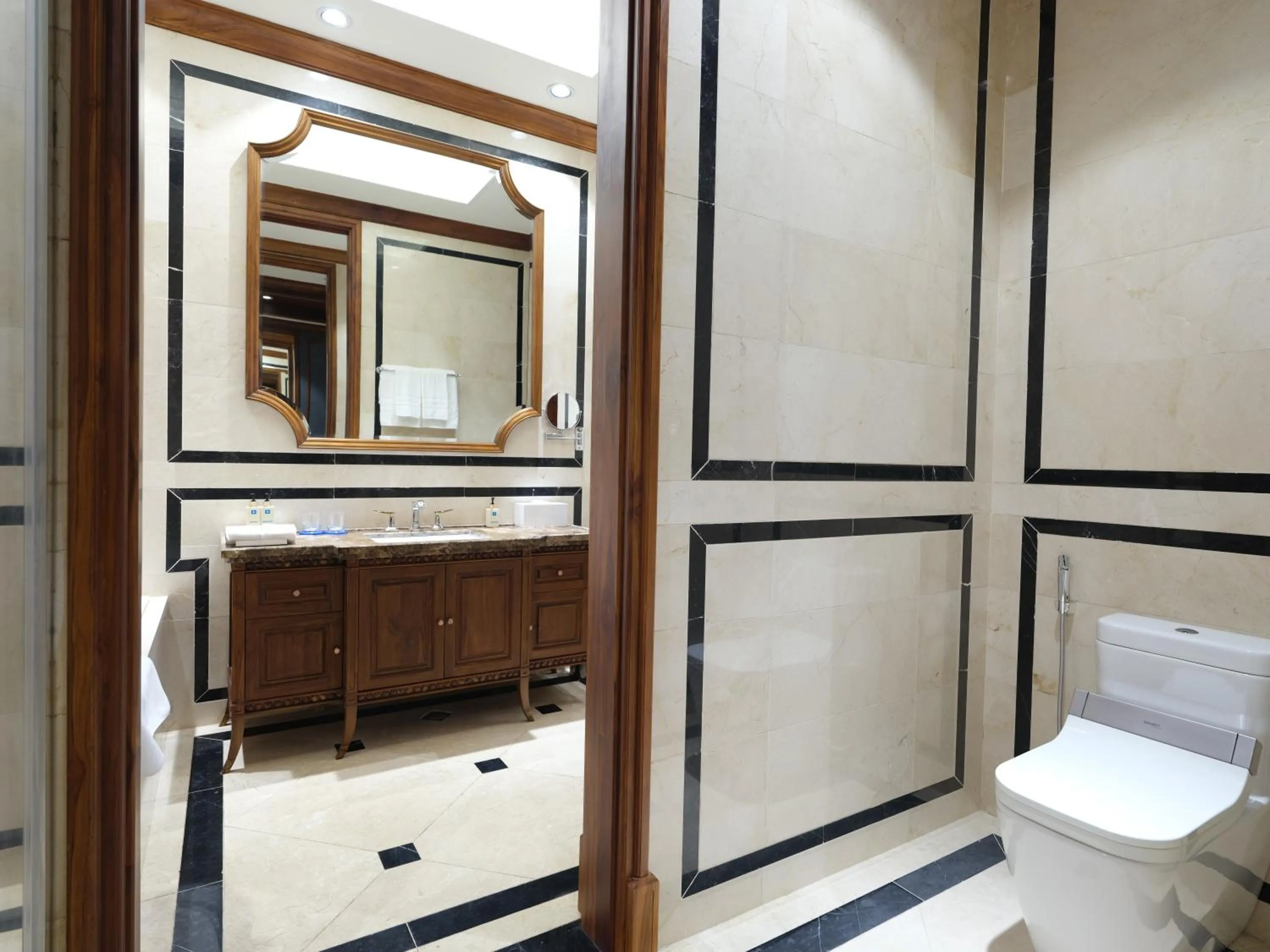 Wyndham Legend Halong