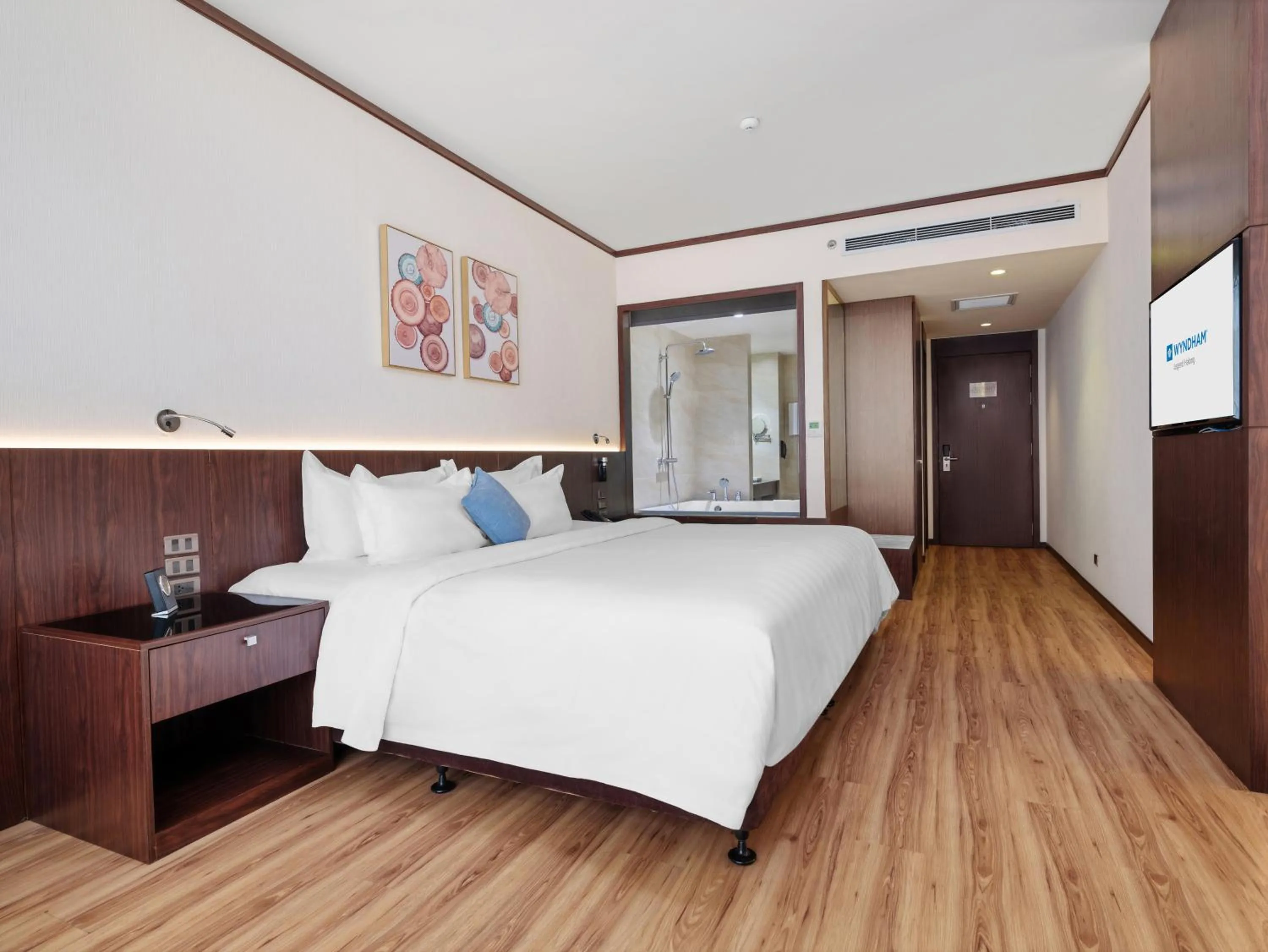 Bed in Wyndham Legend Halong