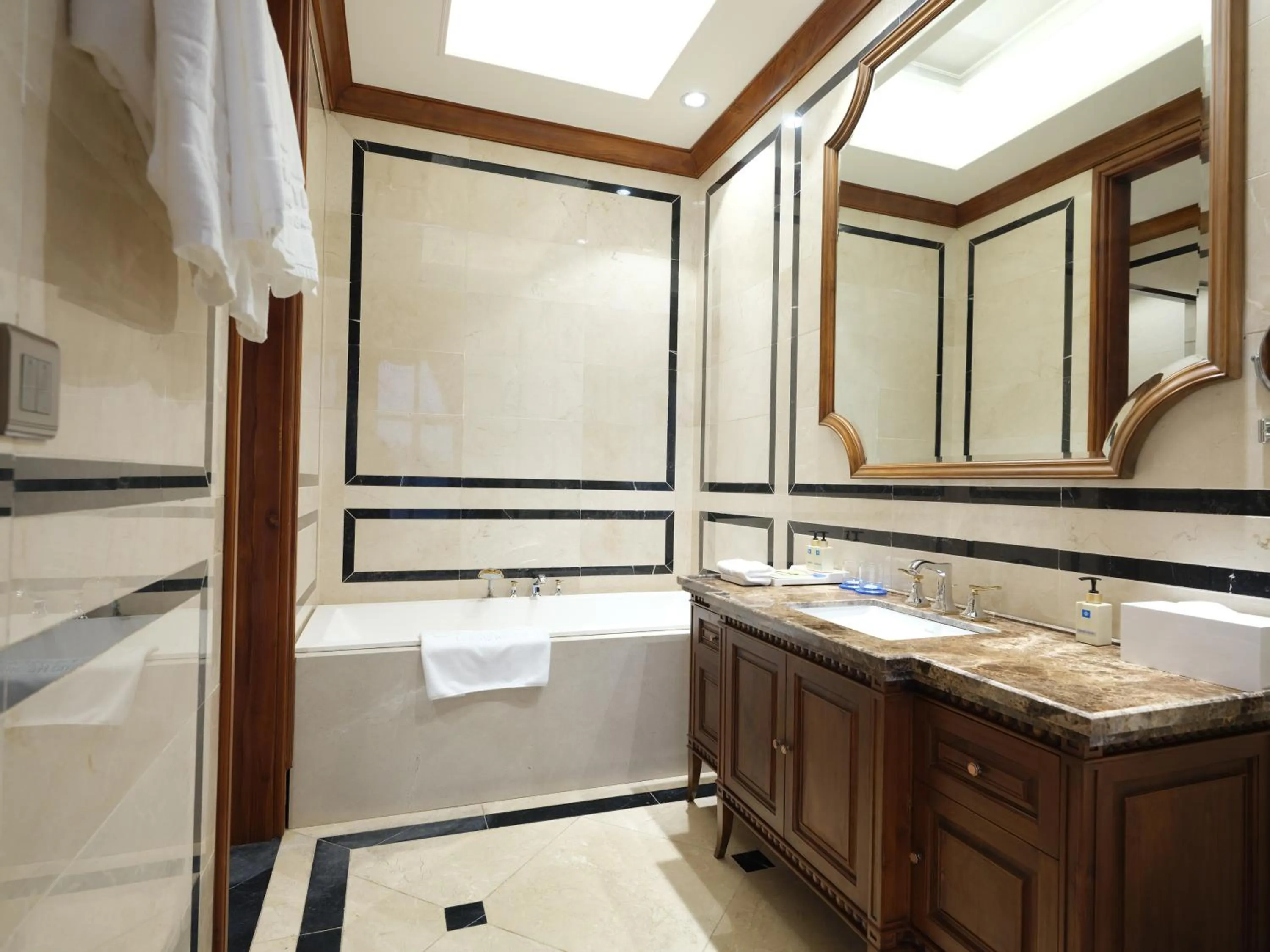 Shower in Wyndham Legend Halong