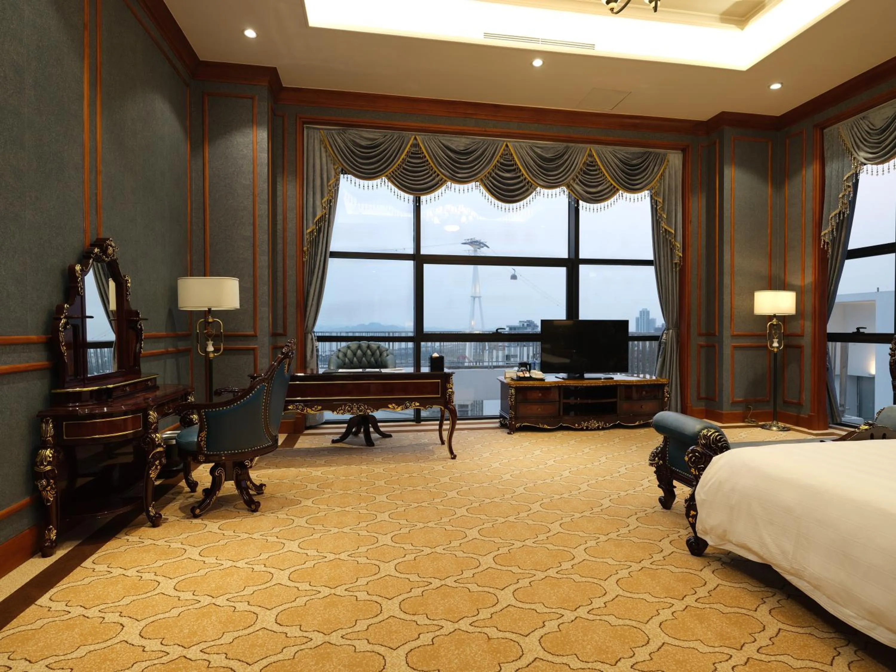 Bed in Wyndham Legend Halong