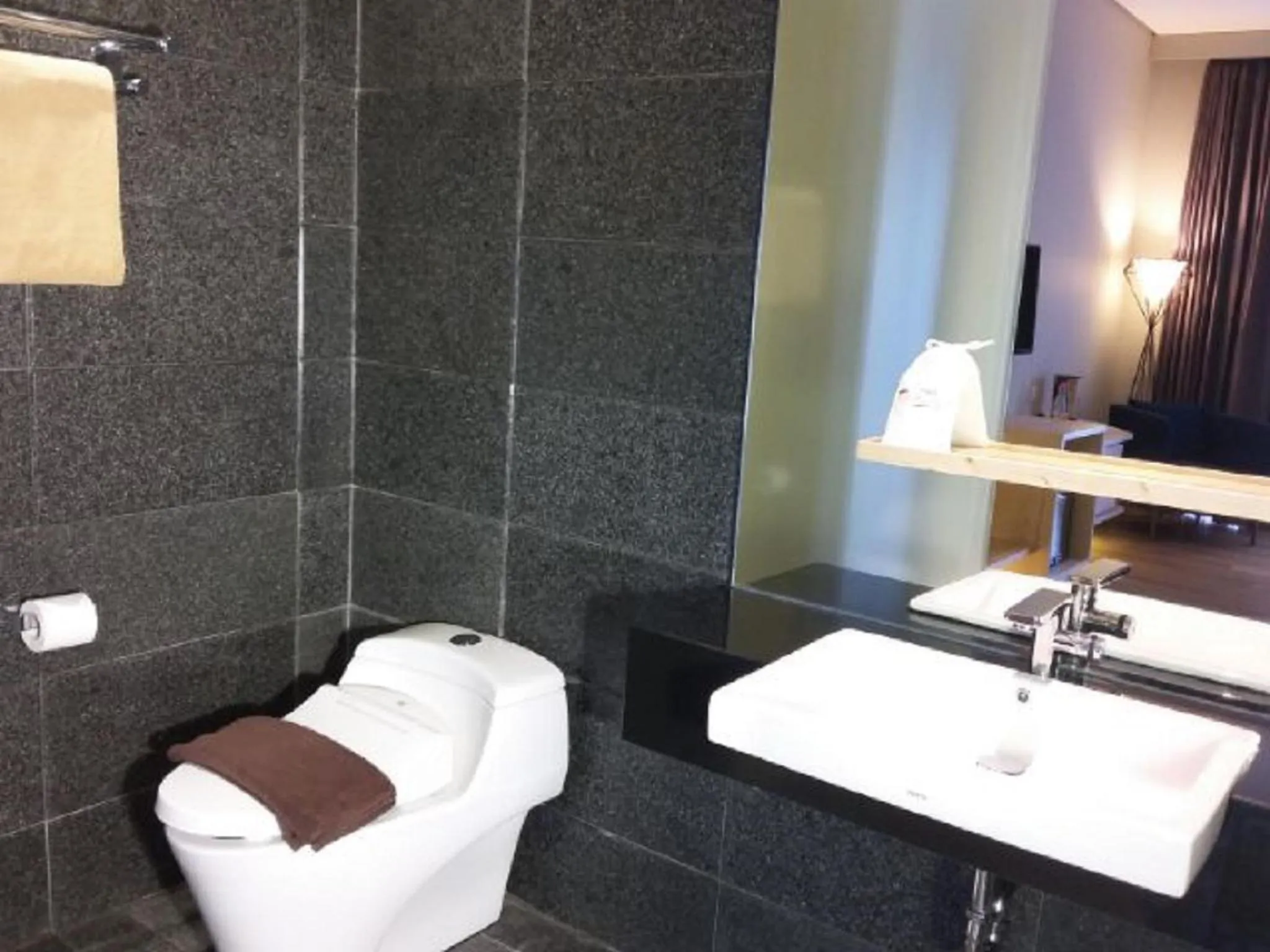 Toilet in Tama Boutique Hotel