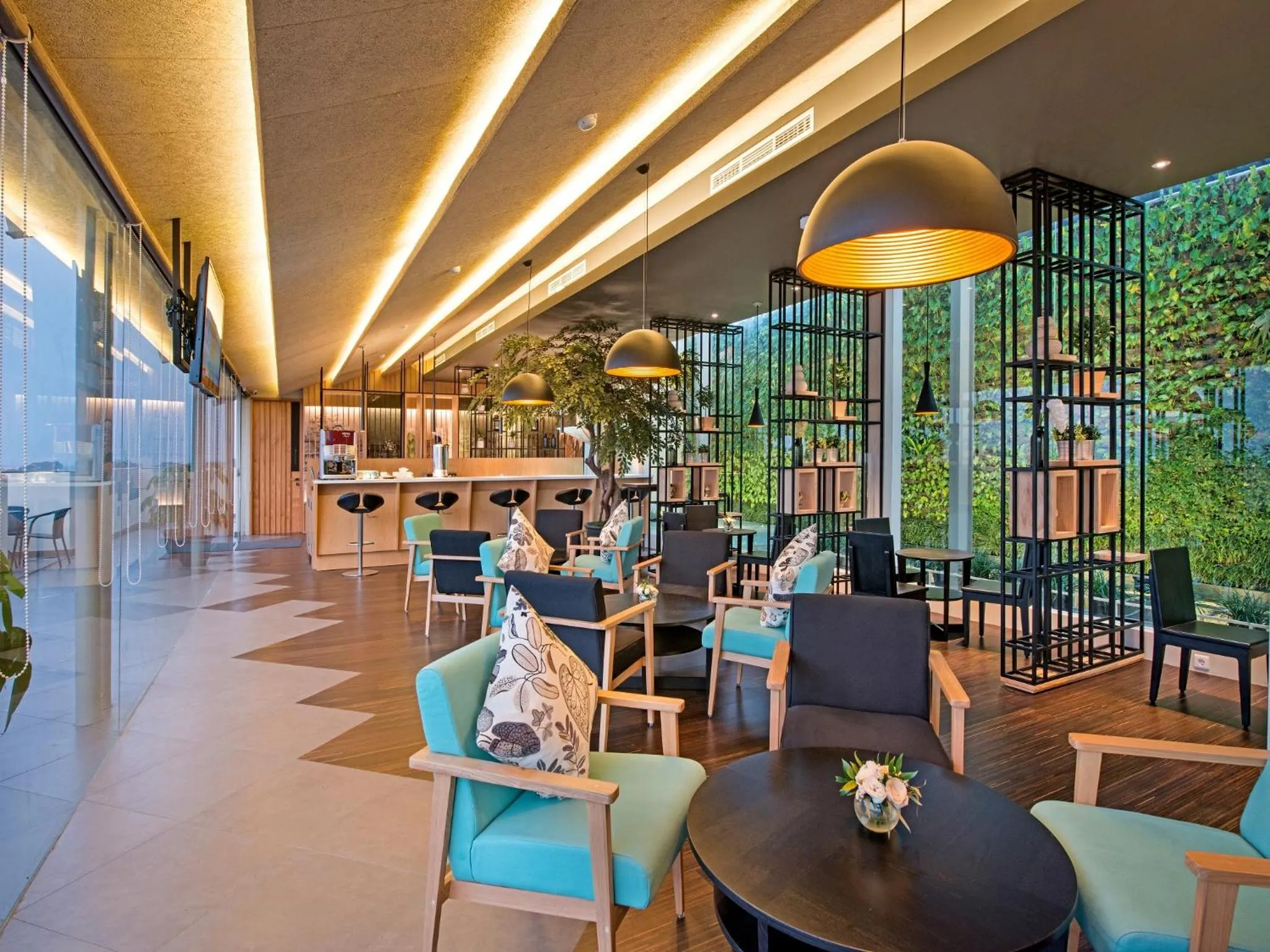 Restaurant/places to eat in Tama Boutique Hotel