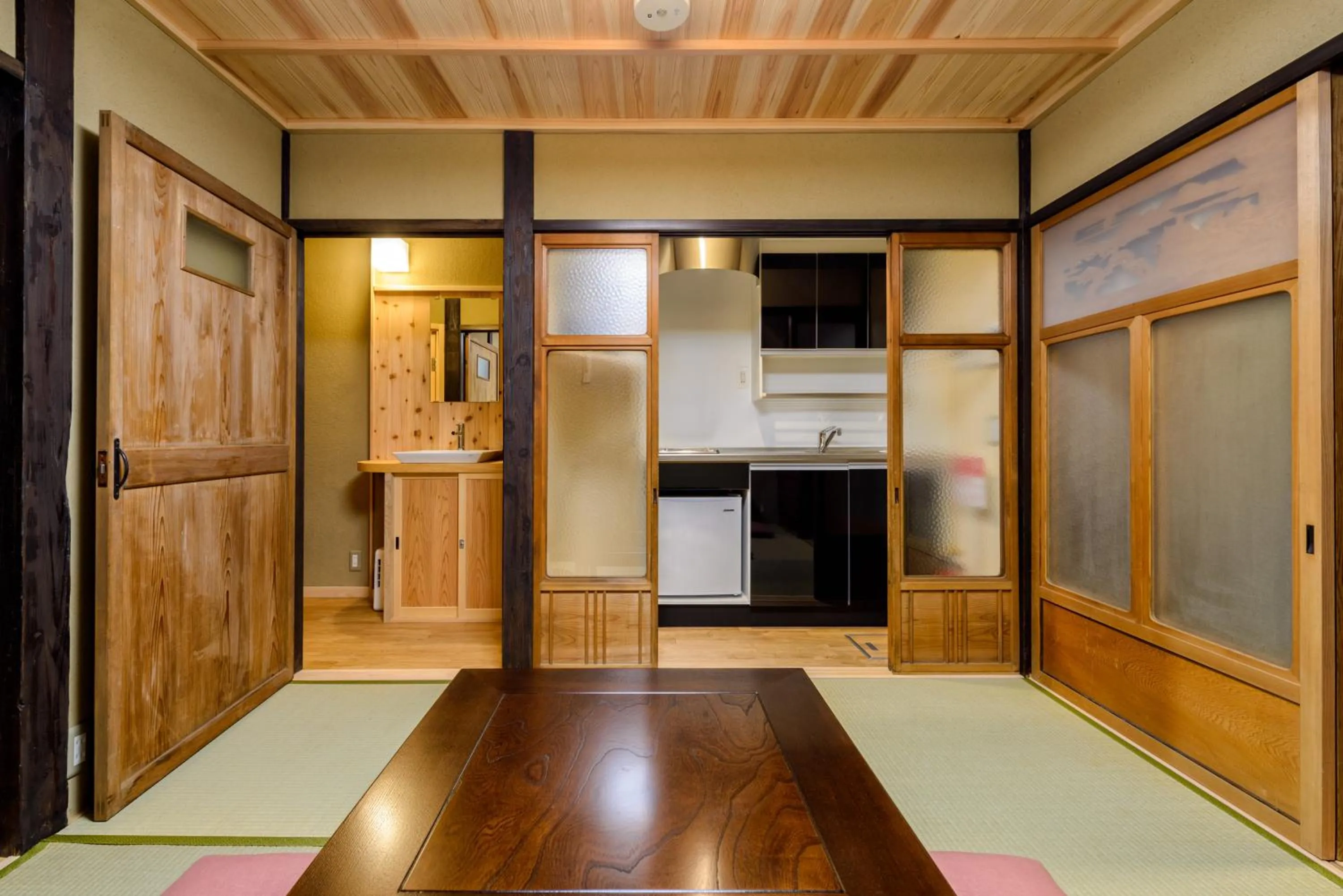 Photo of the whole room in Nadeshiko Shirakawa Machiya House