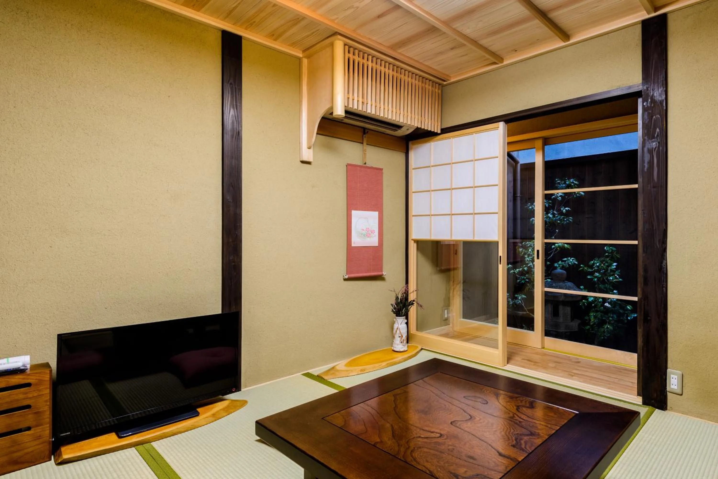 Night in Nadeshiko Shirakawa Machiya House