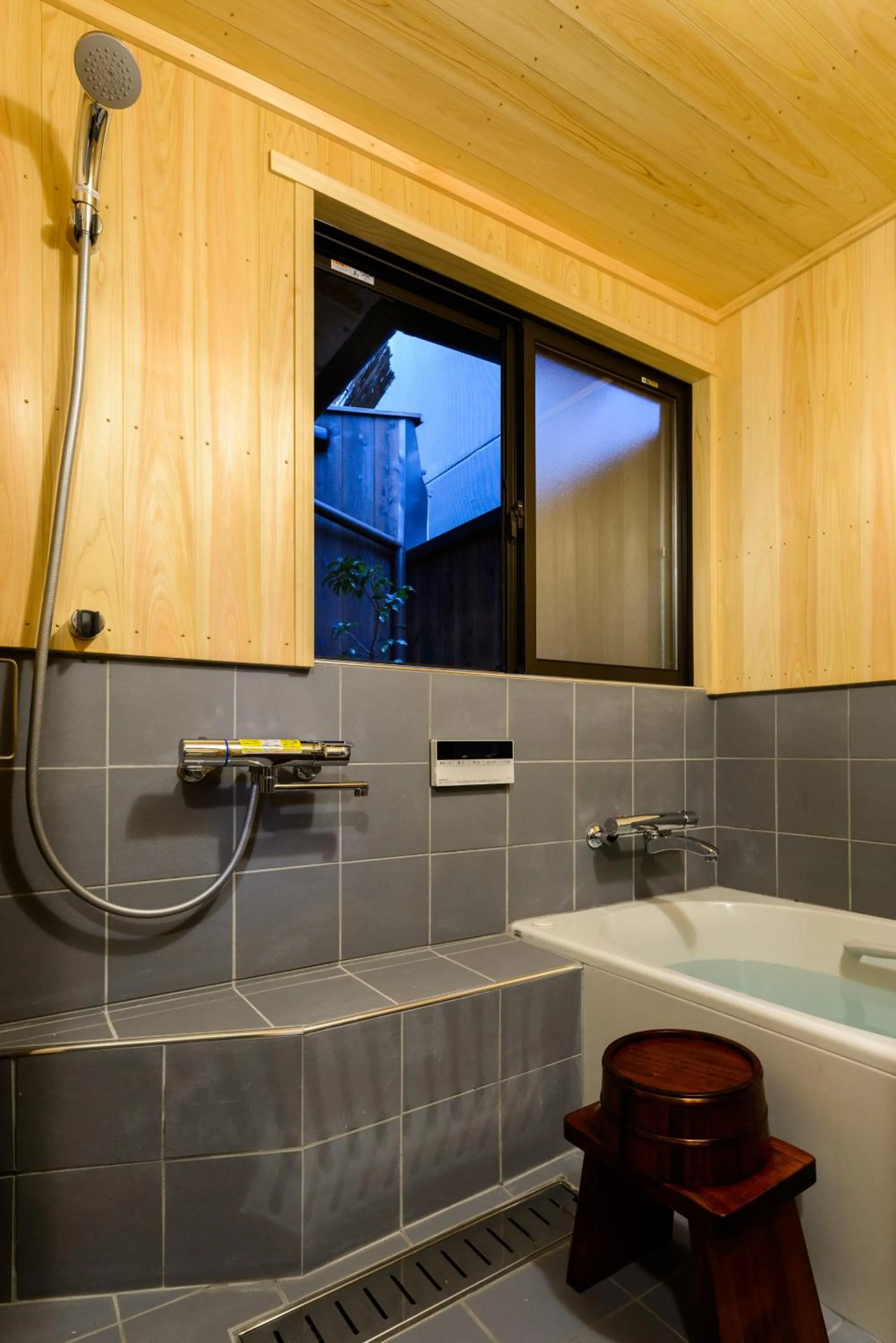 Shower in Nadeshiko Shirakawa Machiya House