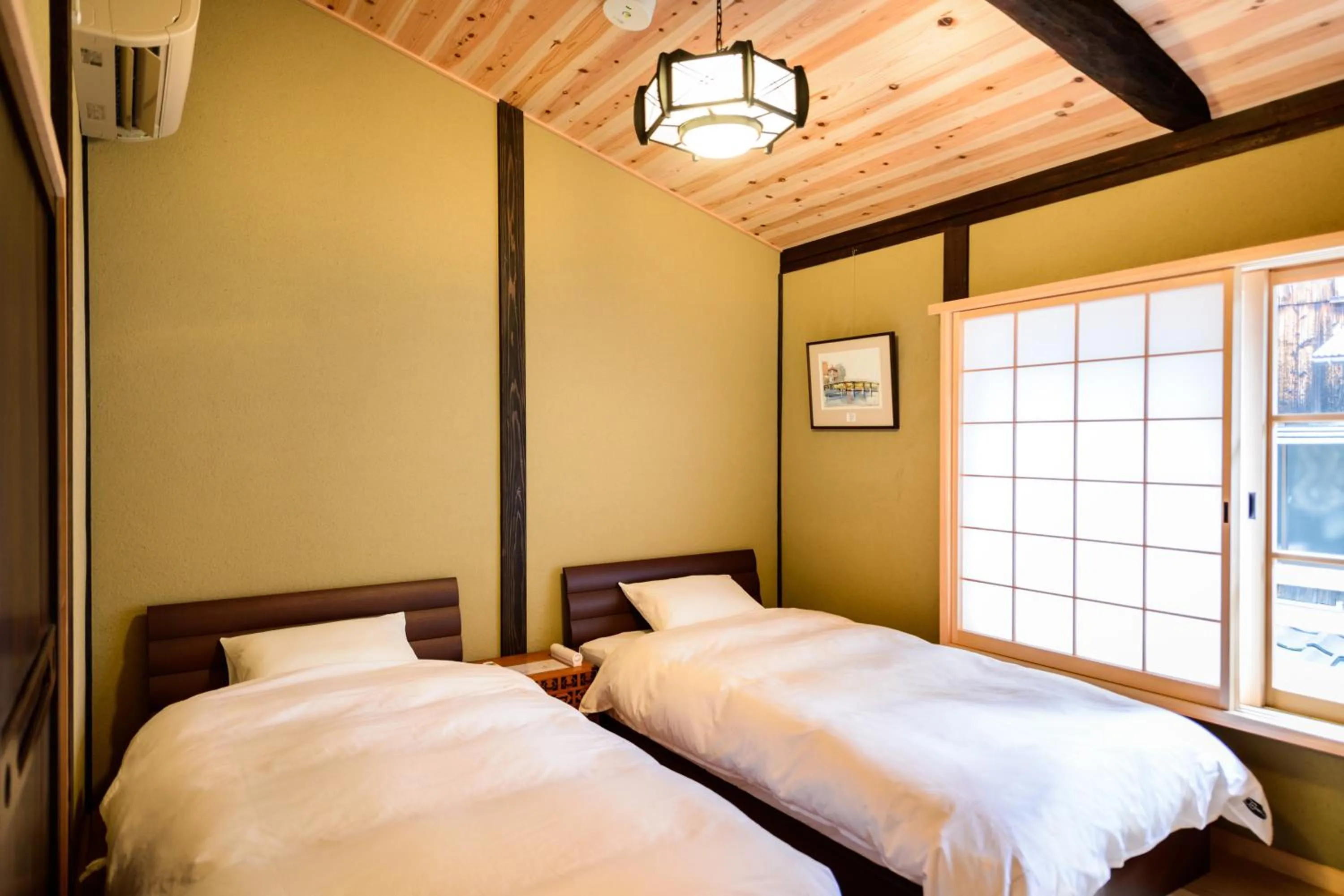 Bedroom, Bed in Nadeshiko Shirakawa Machiya House