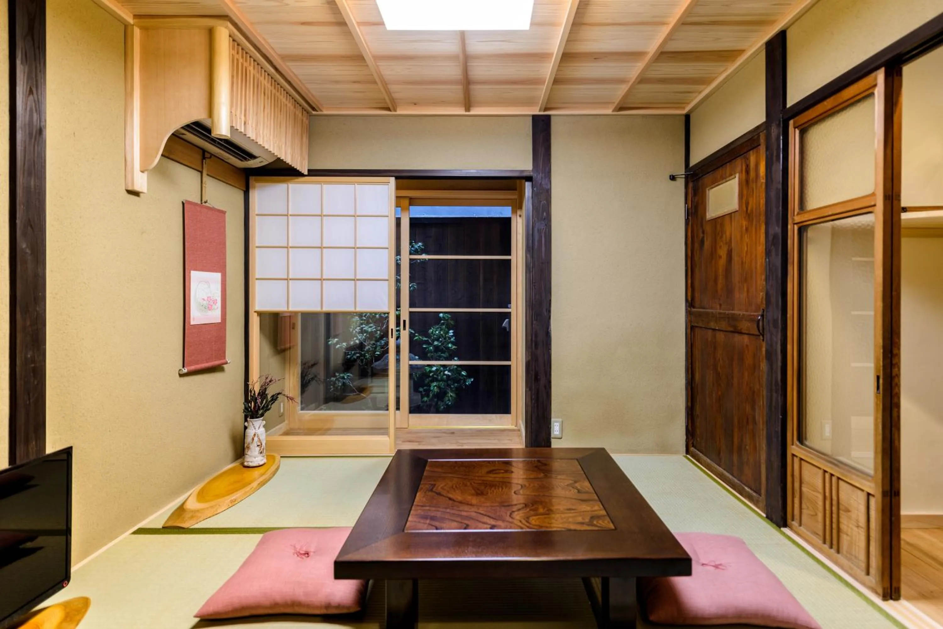 Night in Nadeshiko Shirakawa Machiya House