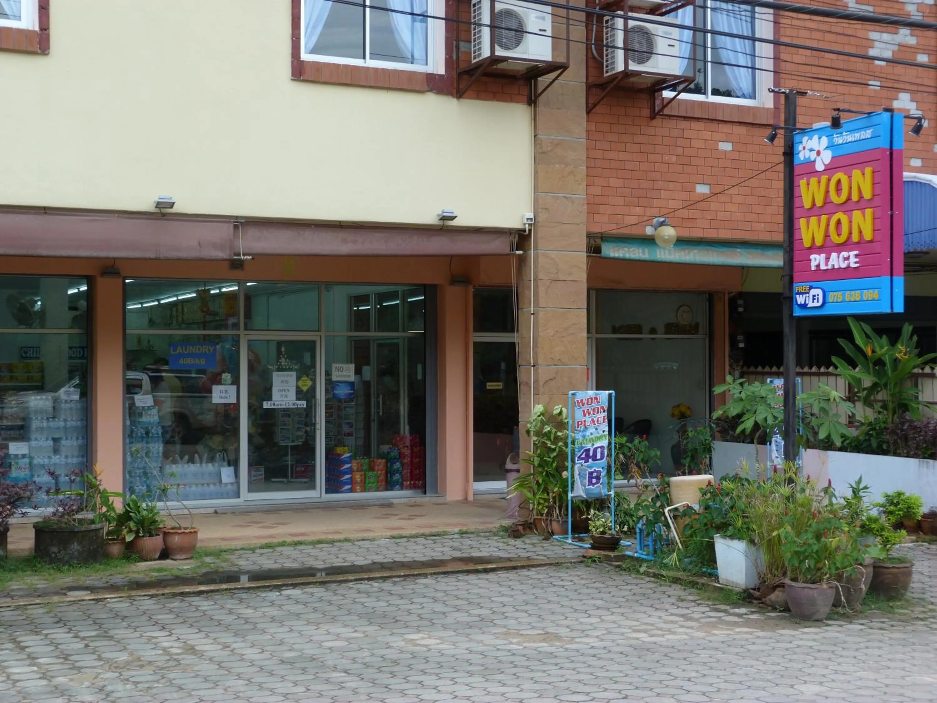 On-site shops in Wan Wan Place