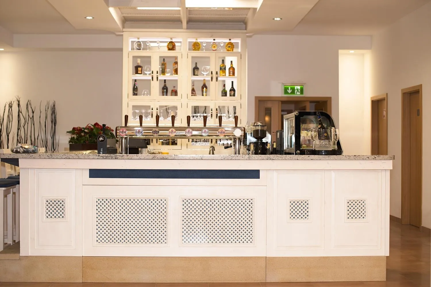 Restaurant/places to eat in Hotel Slavia