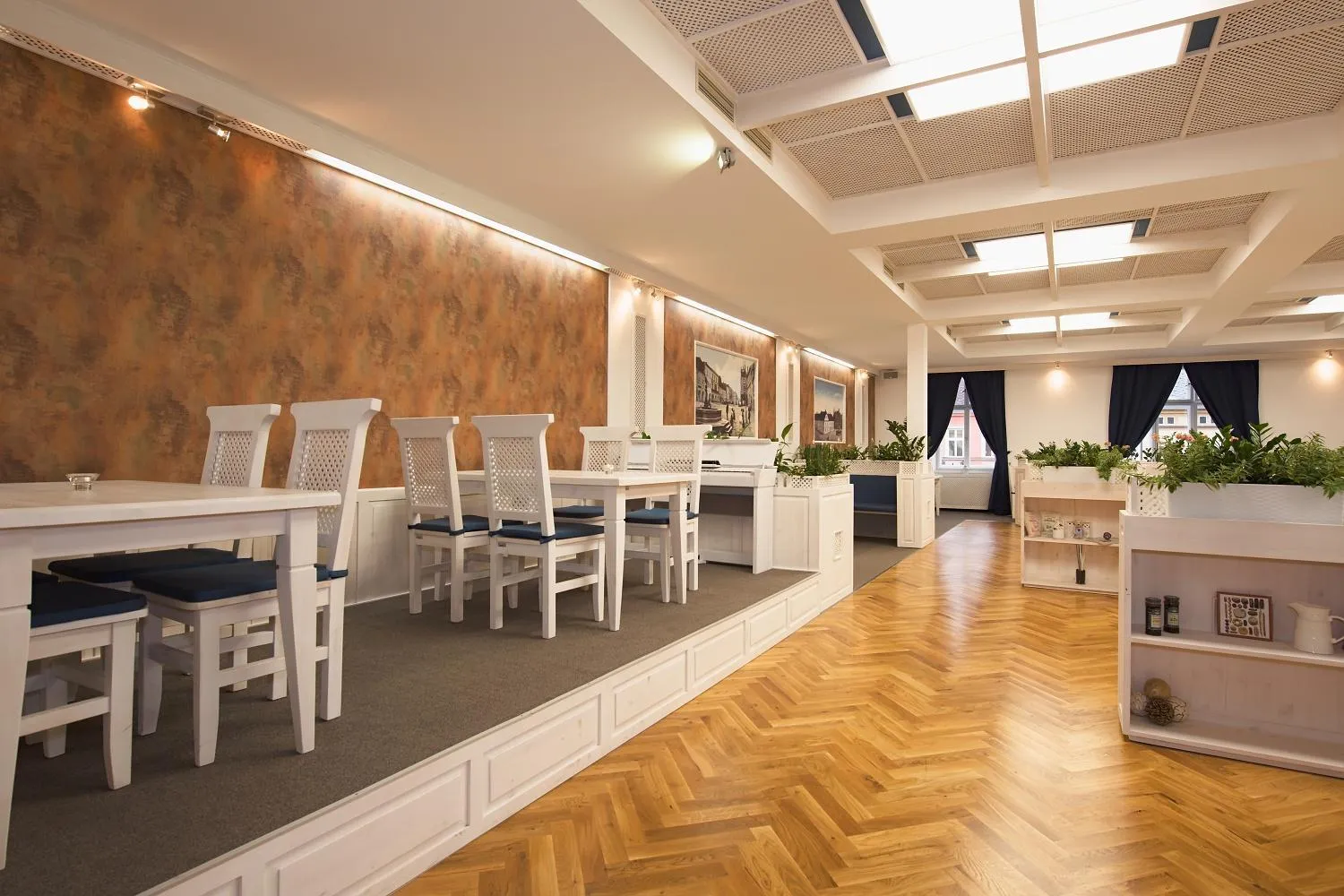 Restaurant/places to eat in Hotel Slavia