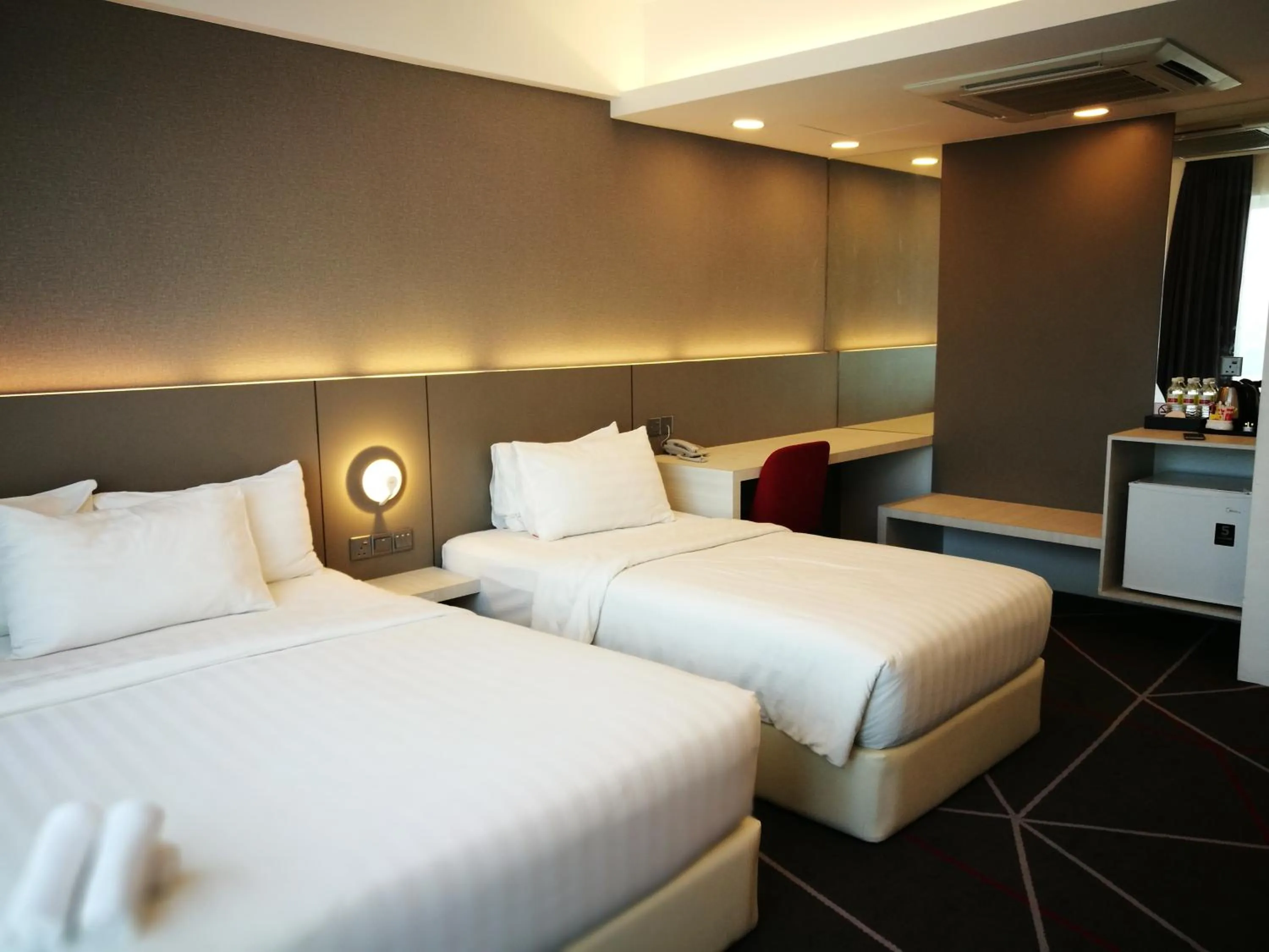 Photo of the whole room, Bed in Amerin Hotel Johor Bahru