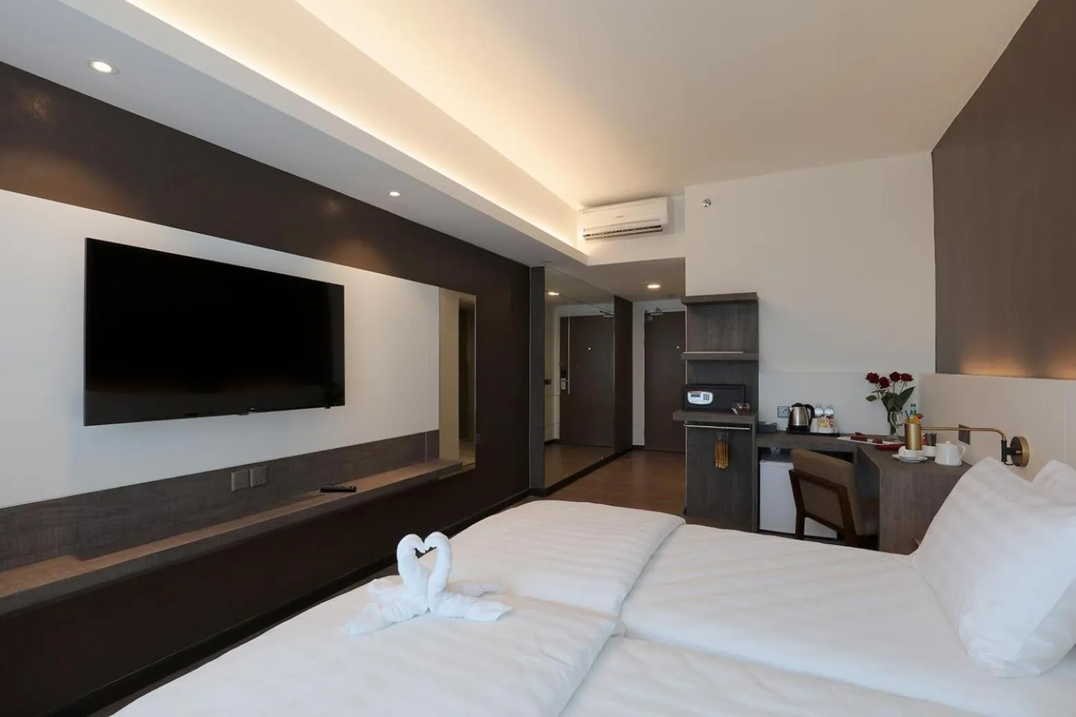 Photo of the whole room, Bed in Amerin Hotel Johor Bahru