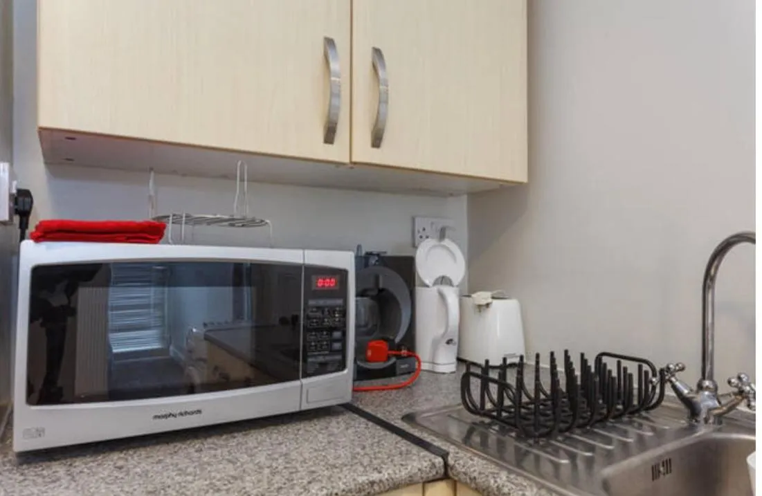 Shirley Apartments, Cozy Studio, Self Check in, 10 min Drive to City Centre, Walking to Redbridge Train Station