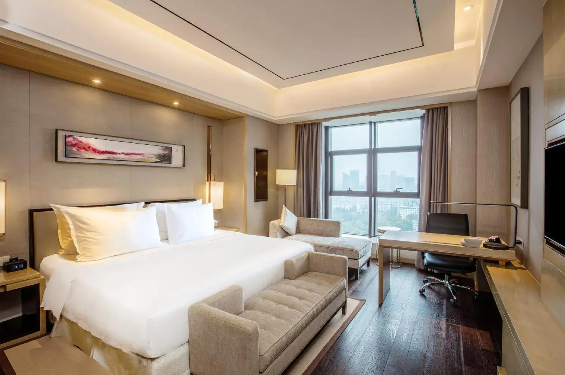 Photo of the whole room, Bed in Crowne Plaza Hefei Rongqiao by IHG Photo of the whole room, Bed in Crowne Plaza Hefei Rongqiao by IHG