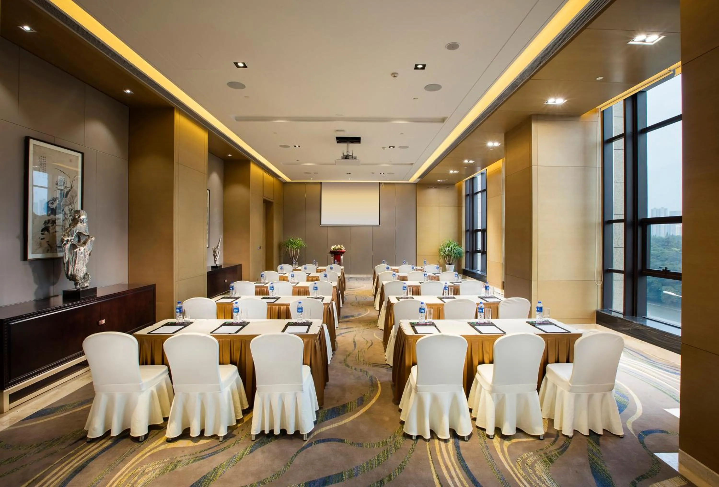 Meeting/conference room in Crowne Plaza Hefei Rongqiao by IHG