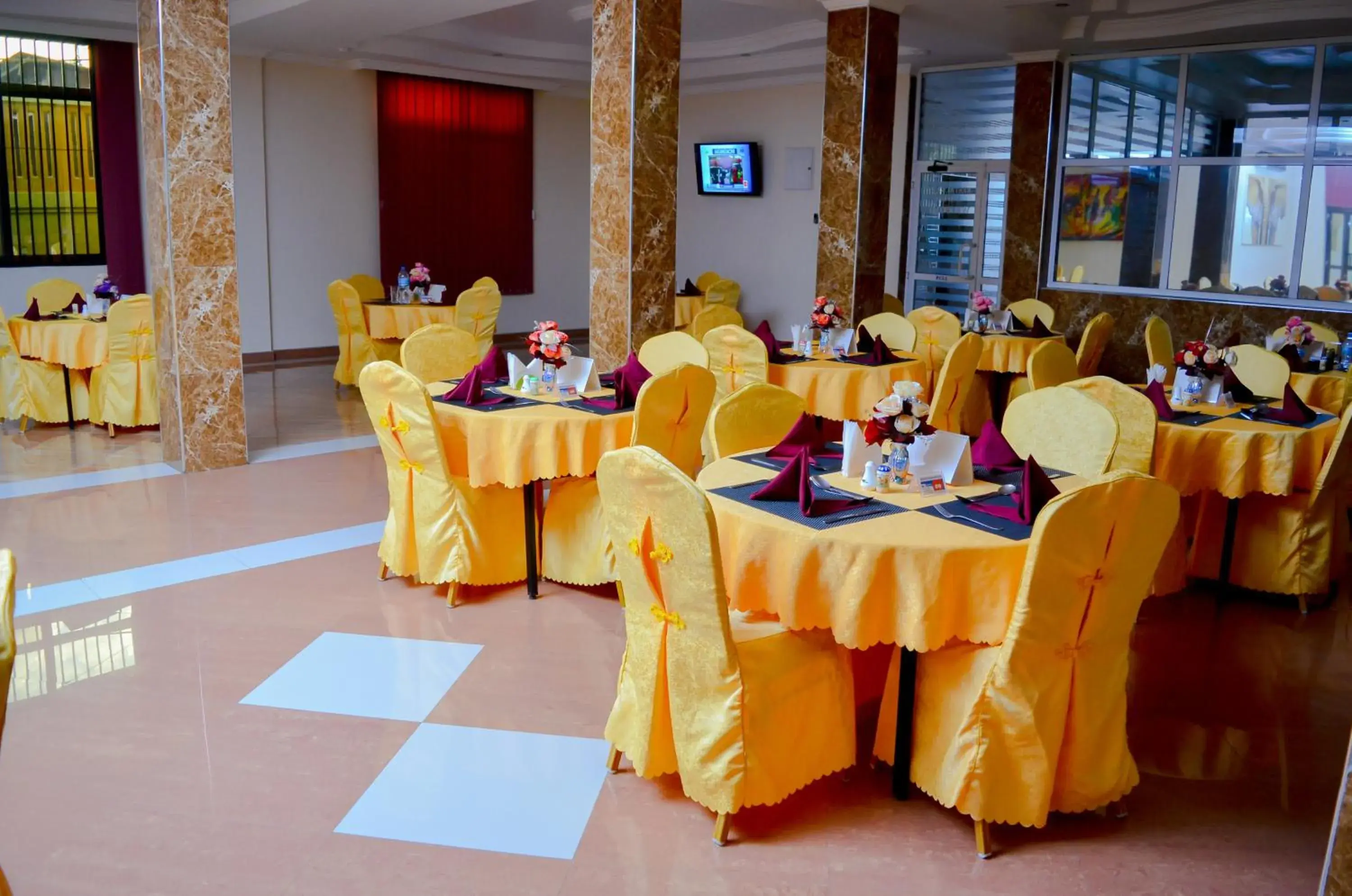 Restaurant/places to eat in Silver Paradise Hotel Restaurant/places to eat in Silver Paradise Hotel