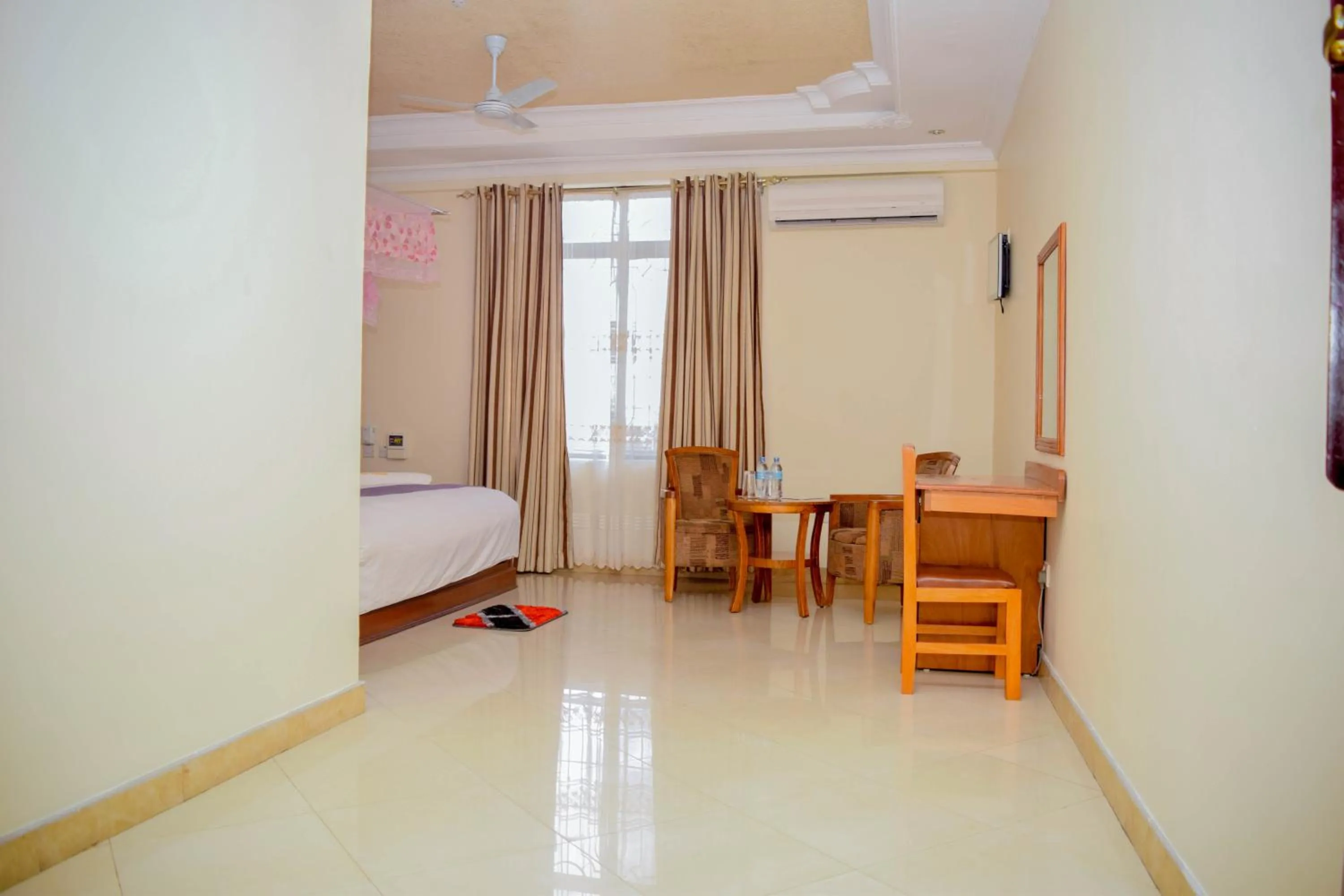 bunk bed, Bed in Silver Paradise Hotel