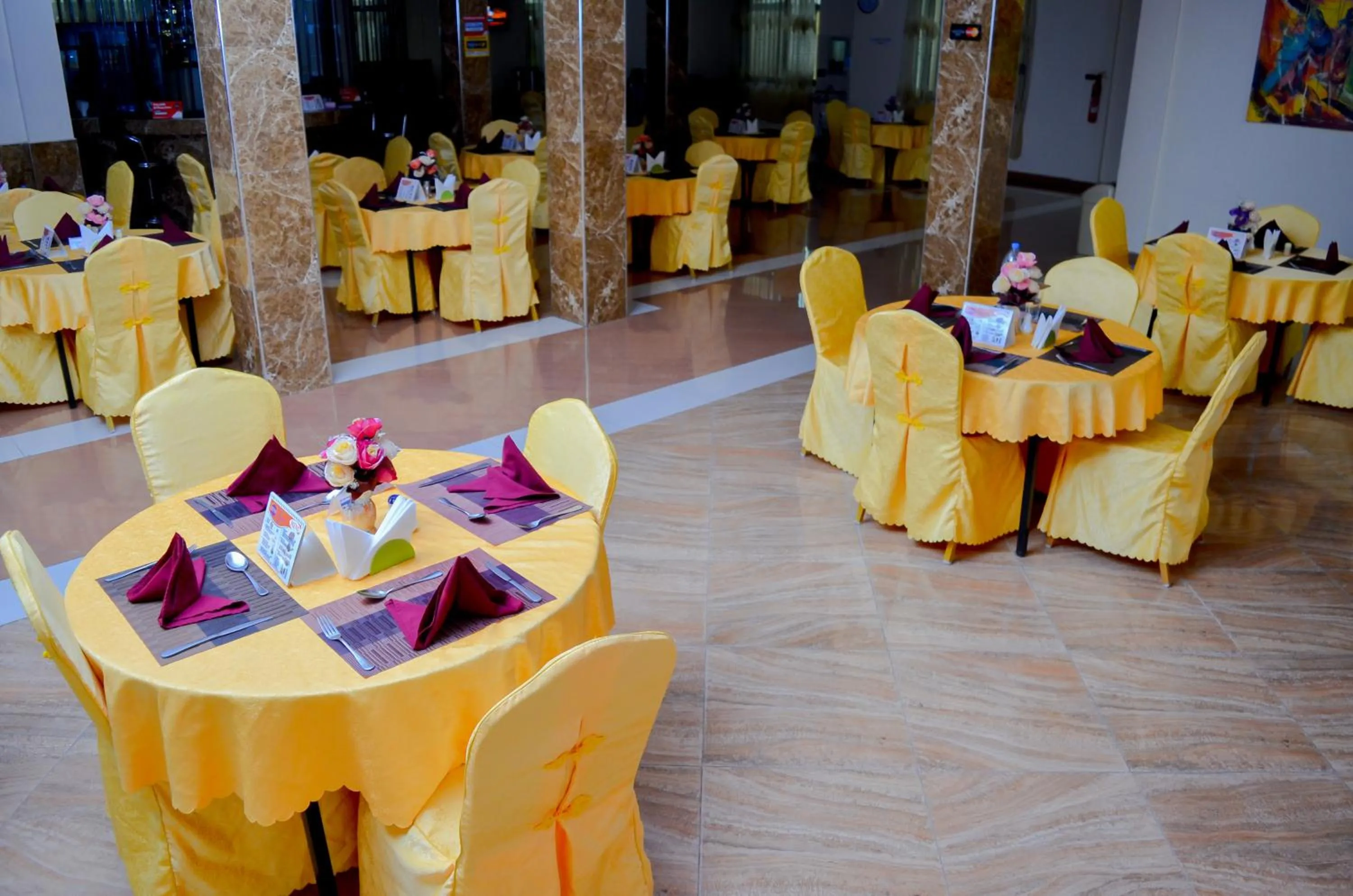 Restaurant/places to eat in Silver Paradise Hotel