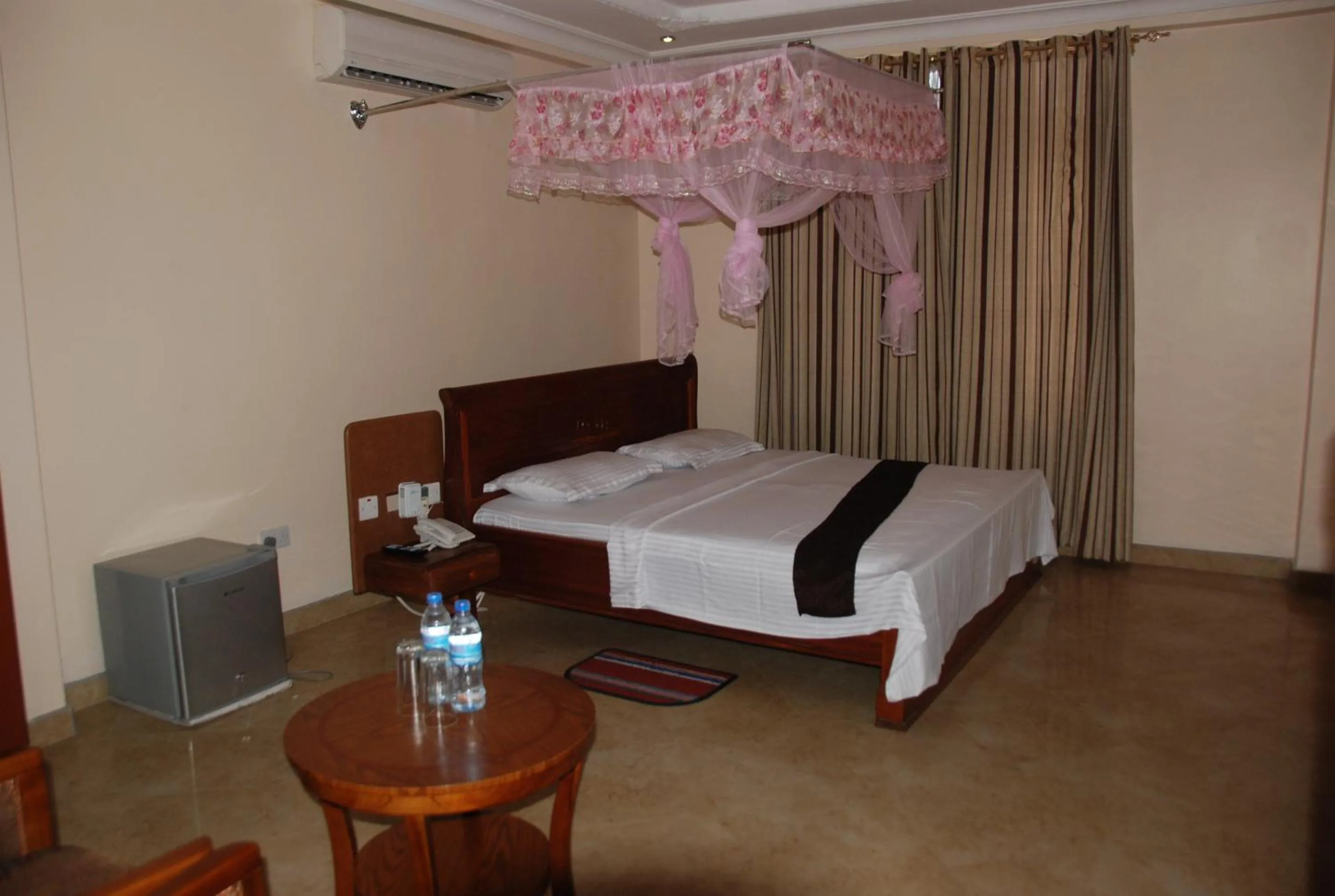 Photo of the whole room, Bed in Silver Paradise Hotel