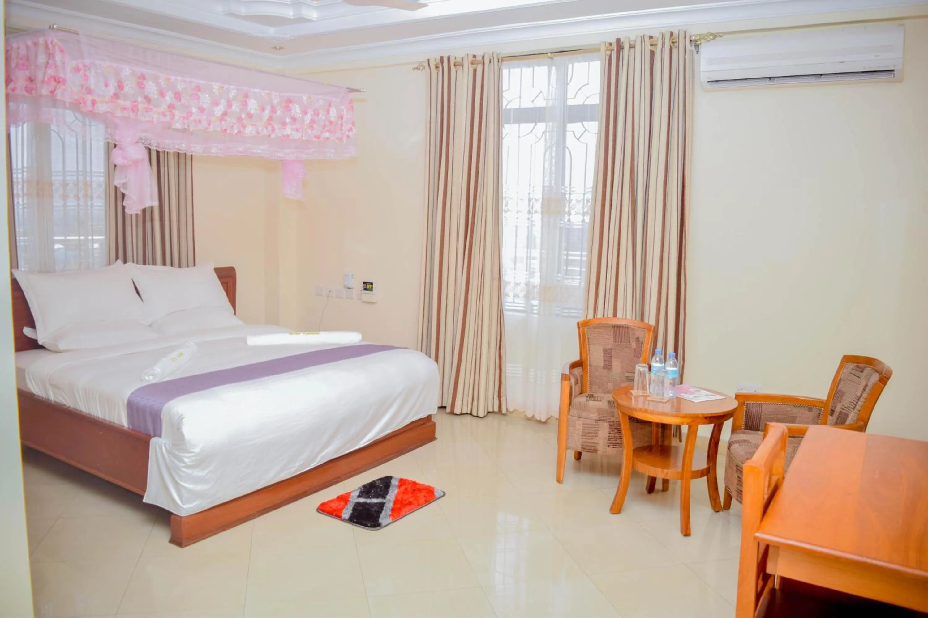 bunk bed, Bed in Silver Paradise Hotel