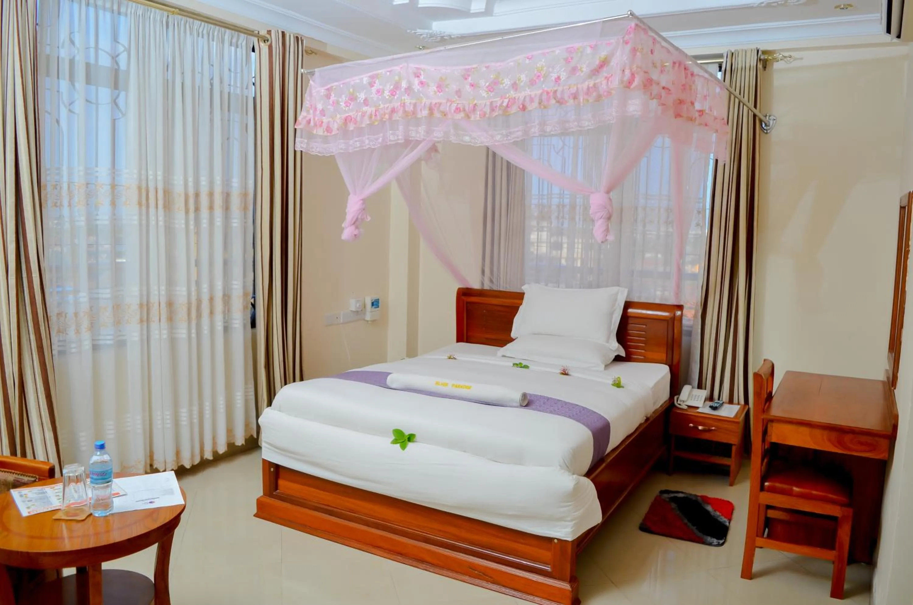 bunk bed, Bed in Silver Paradise Hotel