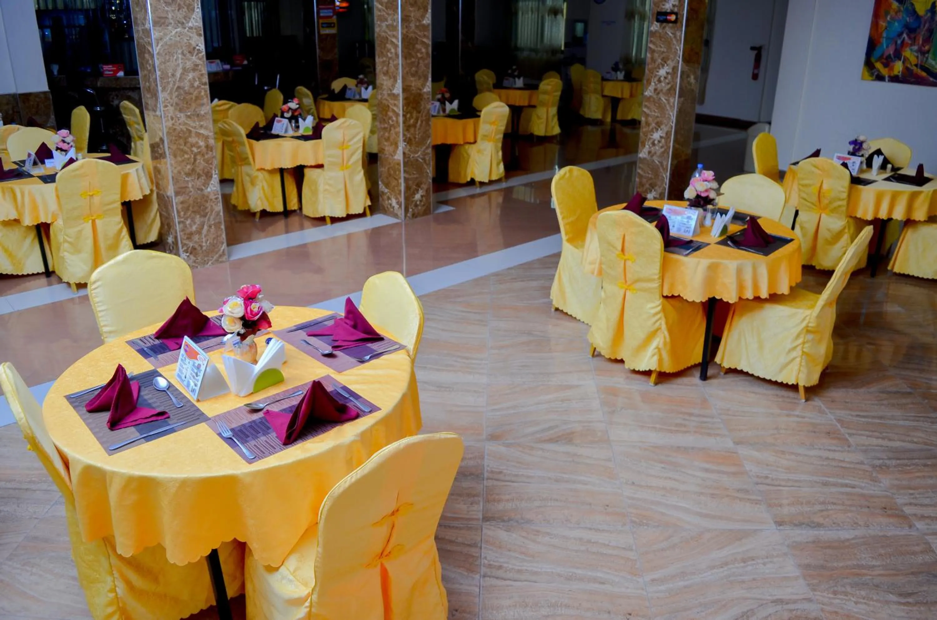 Restaurant/places to eat in Silver Paradise Hotel