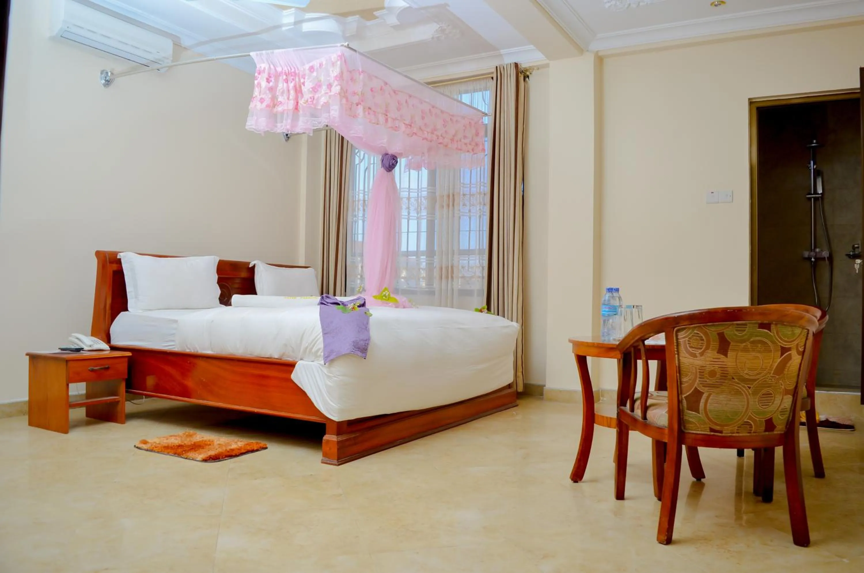 bunk bed, Bed in Silver Paradise Hotel