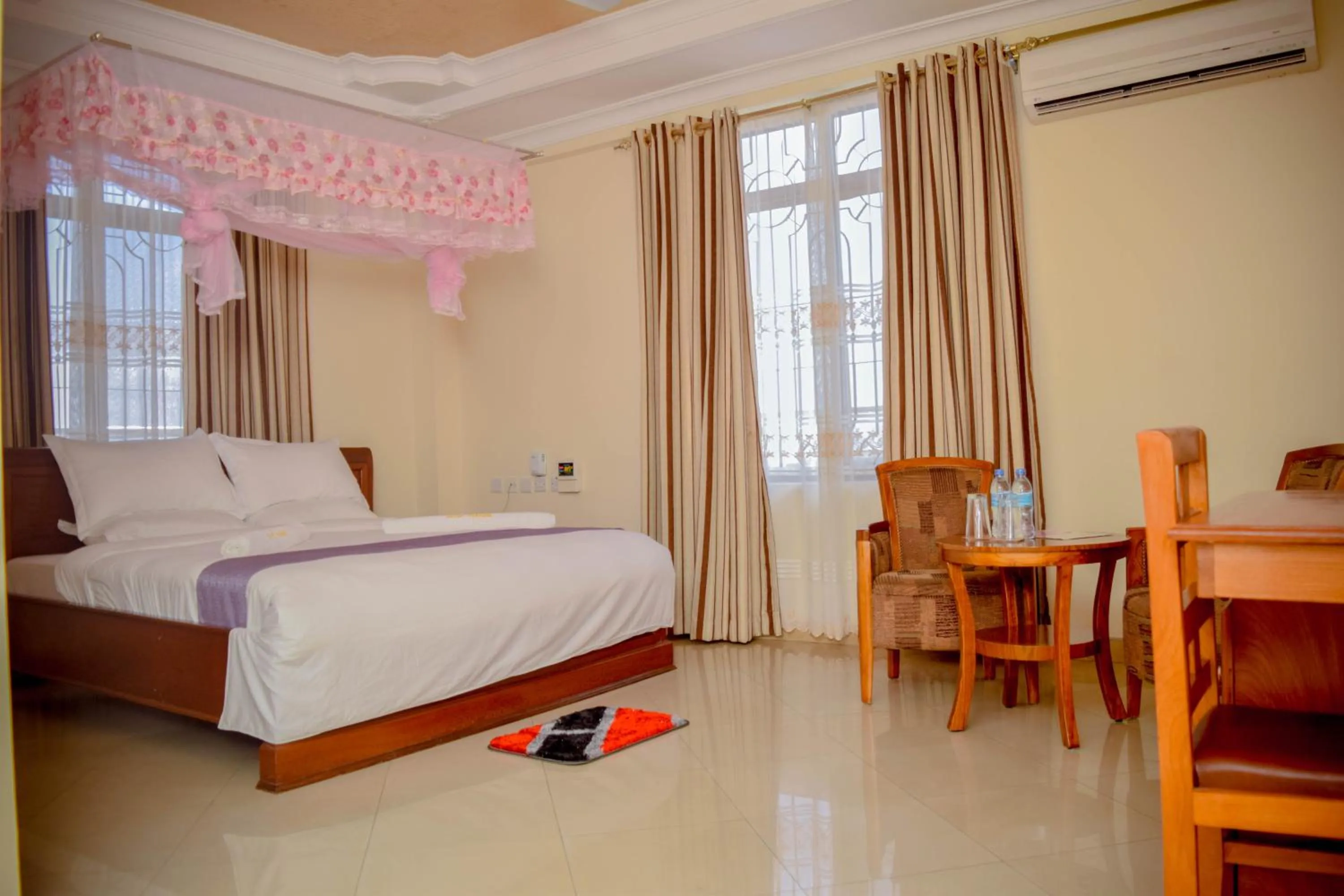 bunk bed, Bed in Silver Paradise Hotel